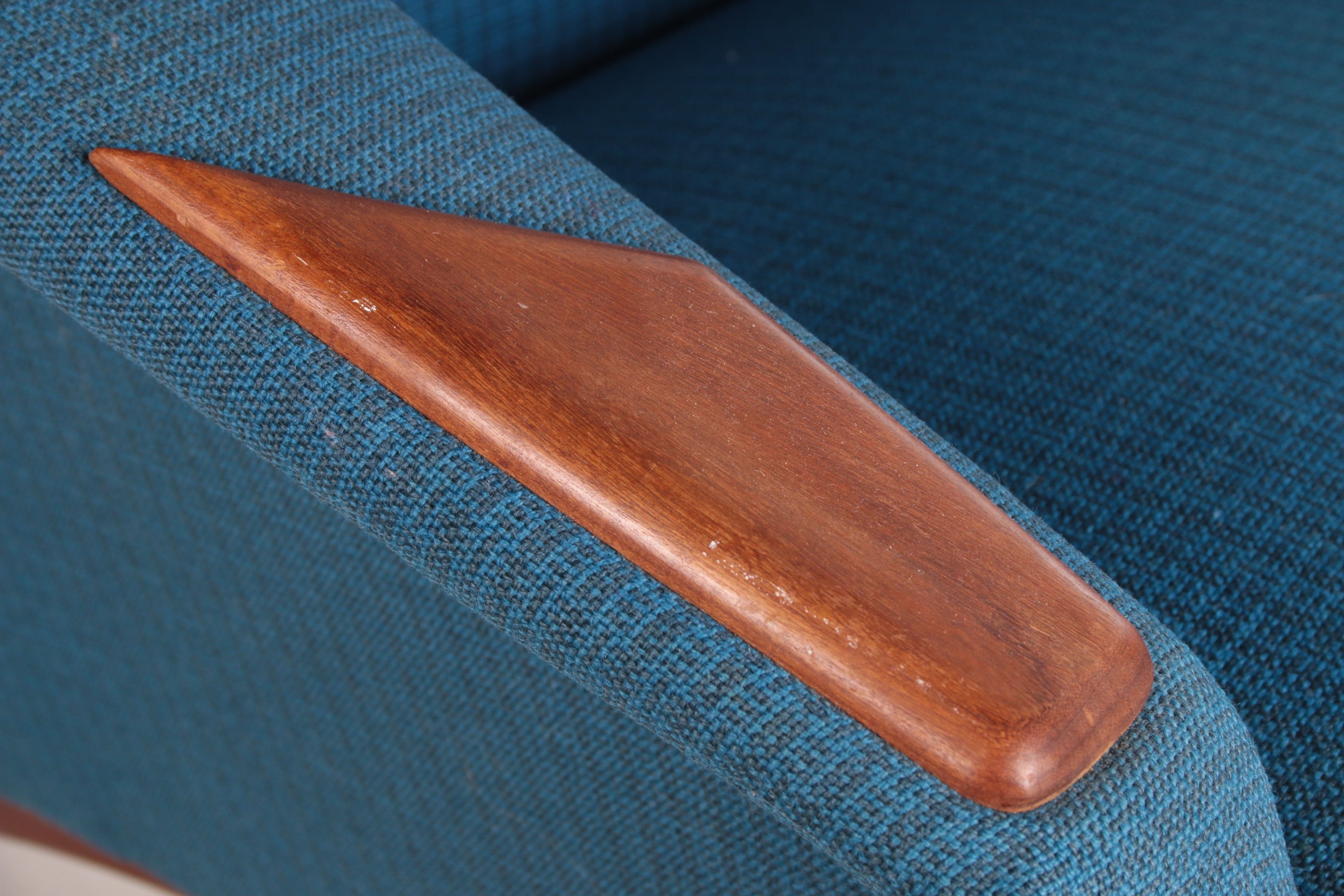 Relaxstoel Folke Ohlsson gemaakt door Fritz Hansen armleuning