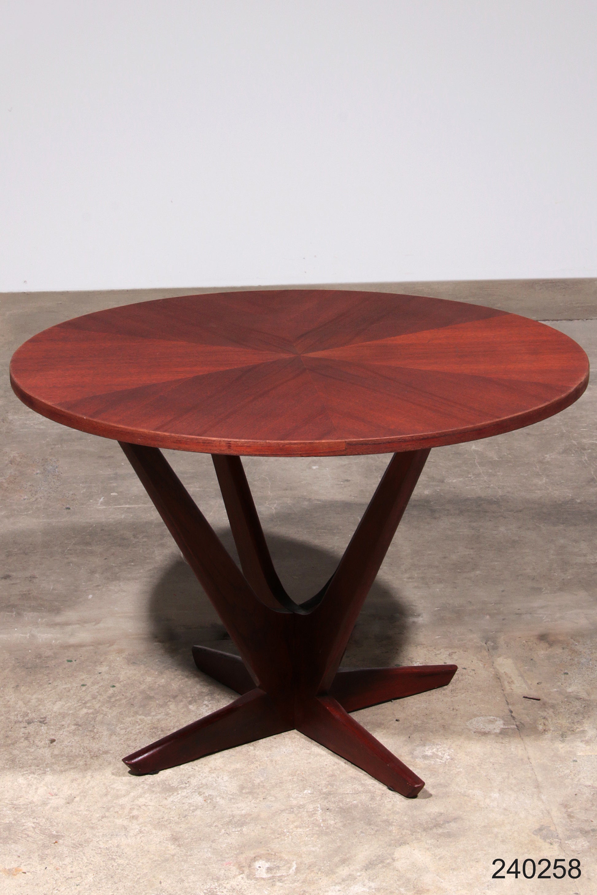 Søren Georg Jensen Kubus Radial Teak Coffee Table, Denmark, 1960s