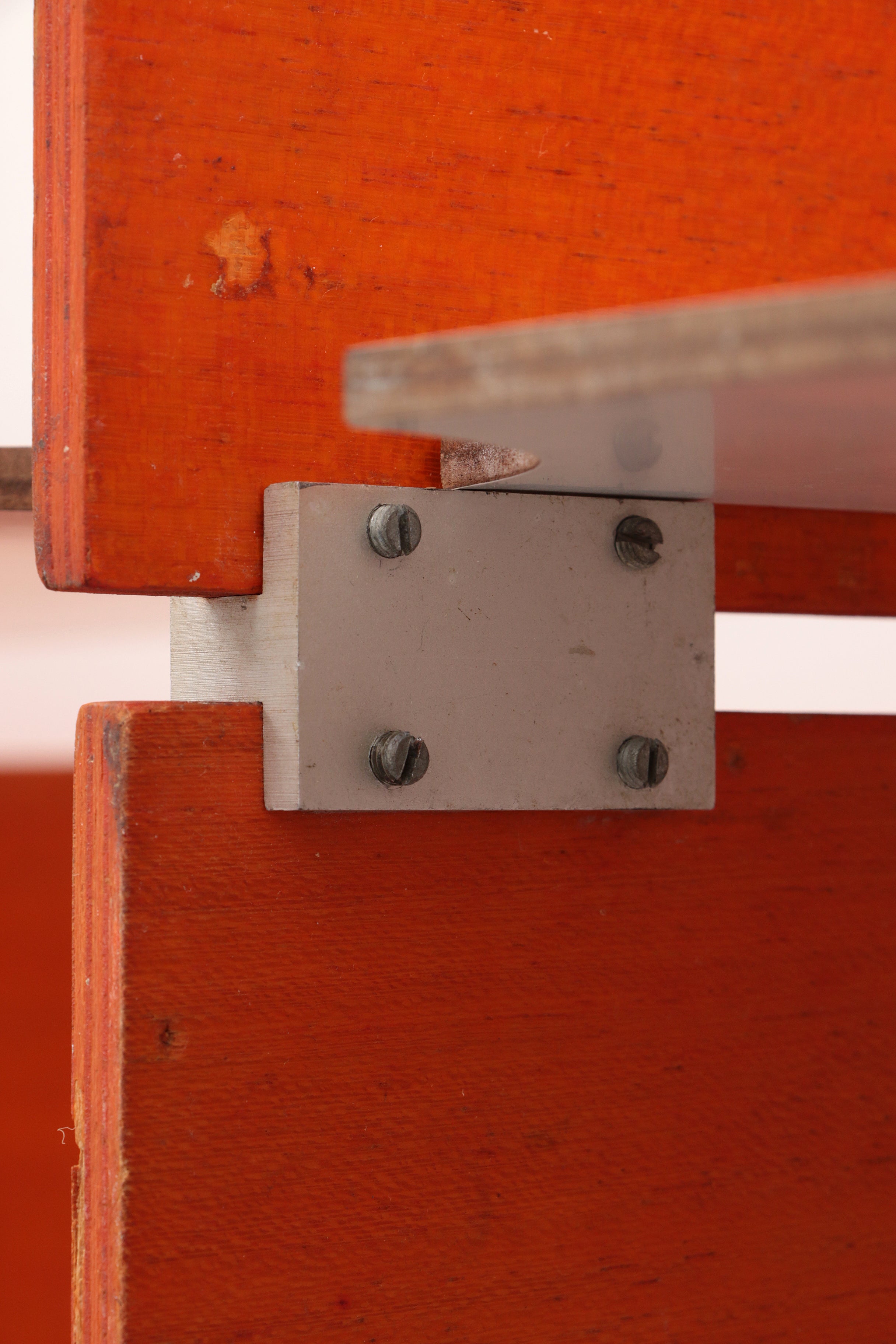 Modulare Frans Wandmeubel oranje gemaakt in de jaren60s.