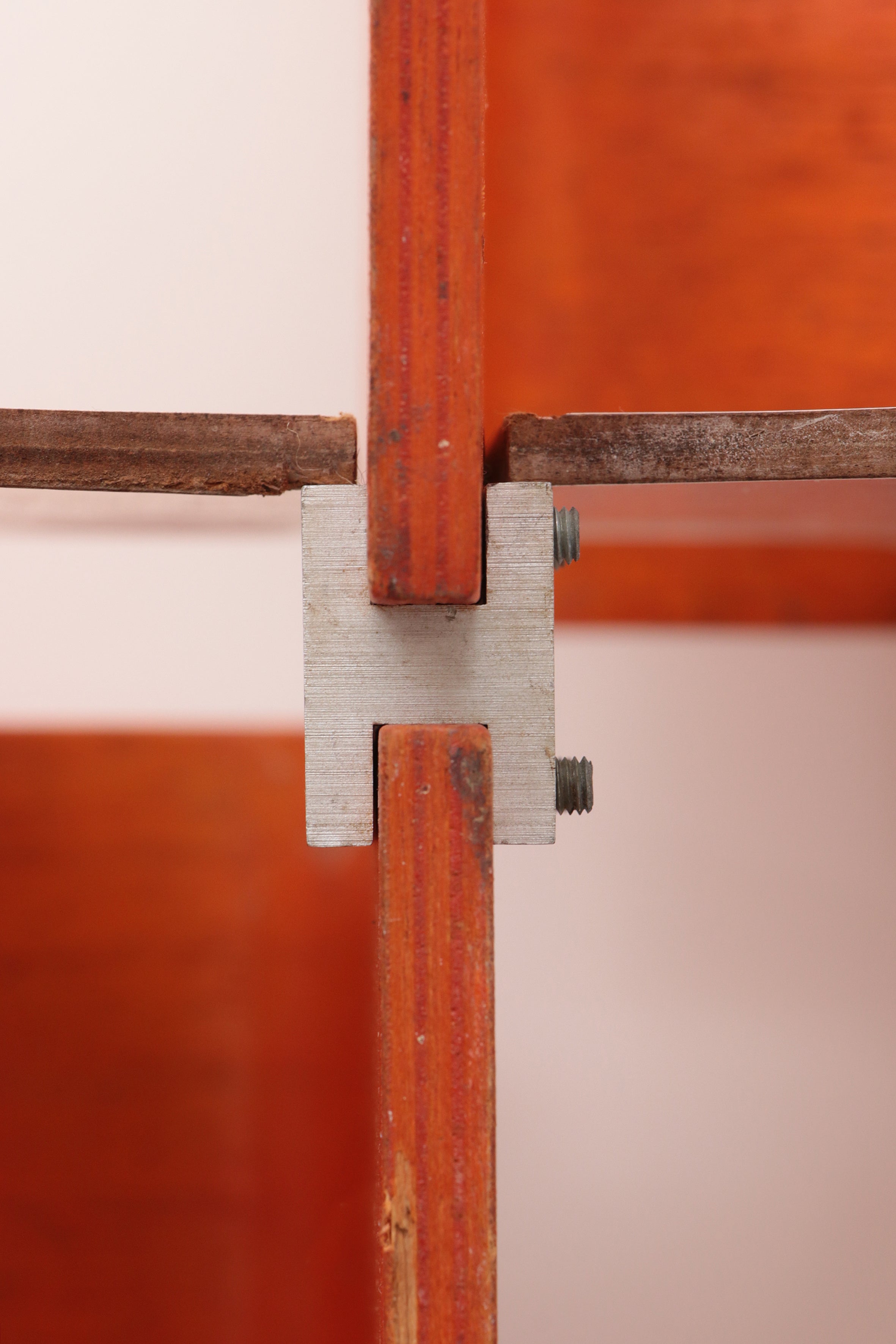 Modulare Frans Wandmeubel oranje gemaakt in de jaren60s.