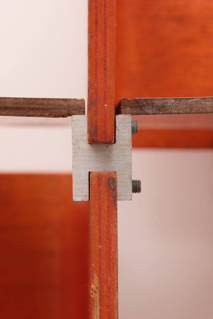 Modulare Frans Wandmeubel oranje gemaakt in de jaren60s.