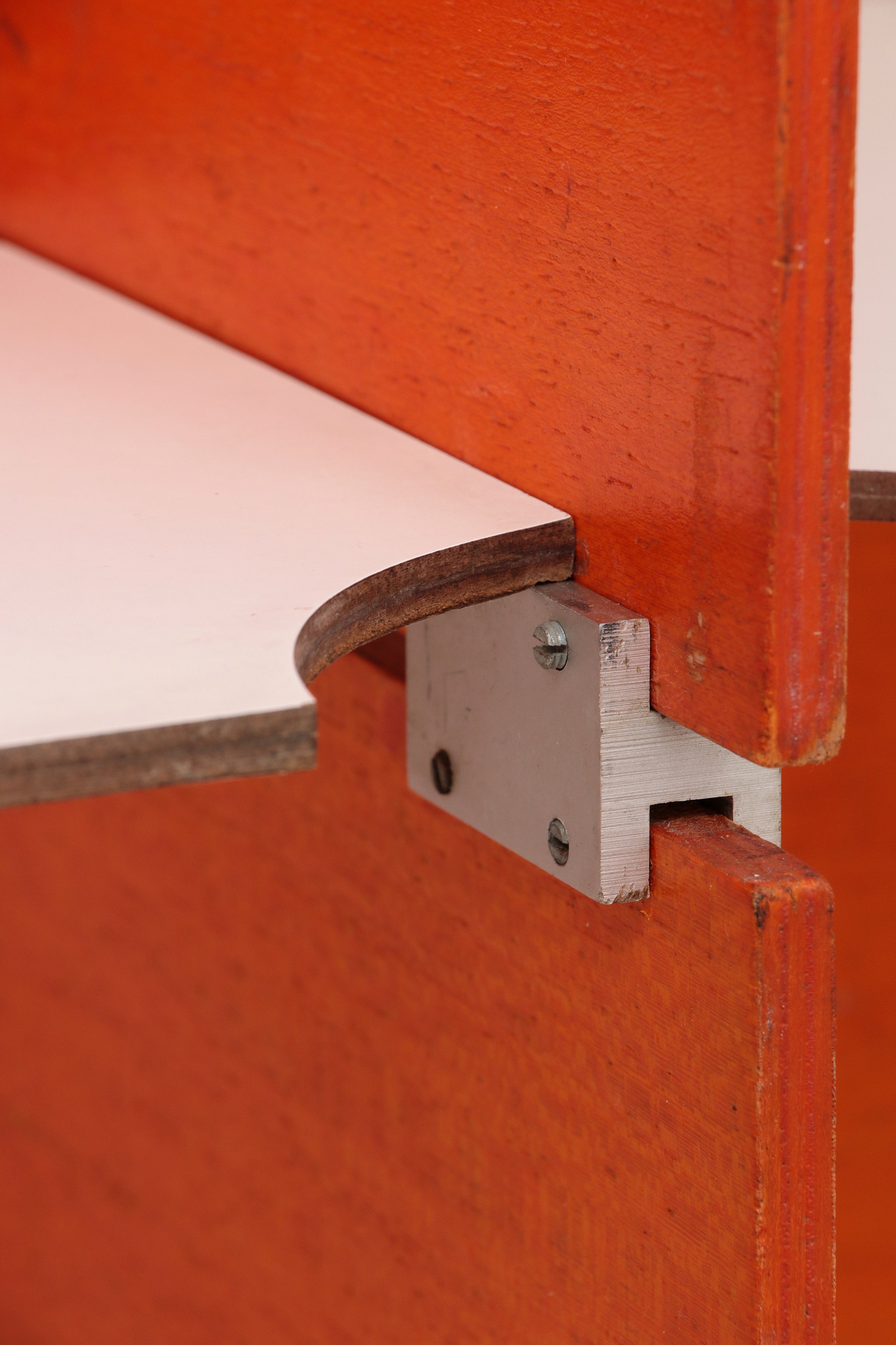 Modulare Frans Wandmeubel oranje gemaakt in de jaren60s.