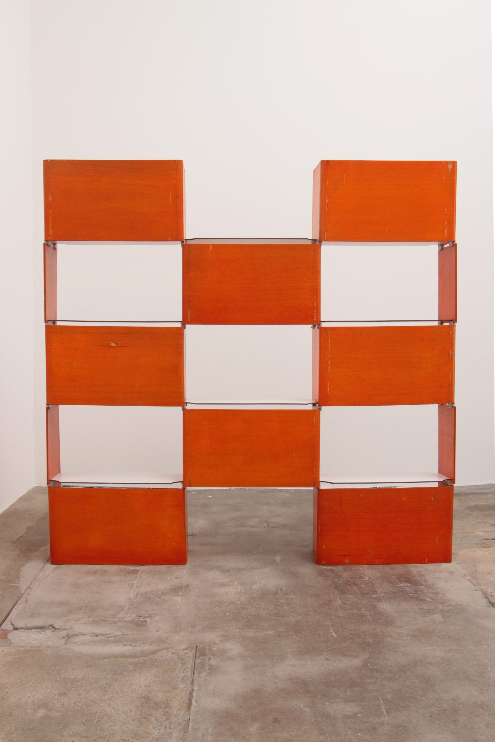 Modulare Frans Wandmeubel oranje gemaakt in de jaren60s.