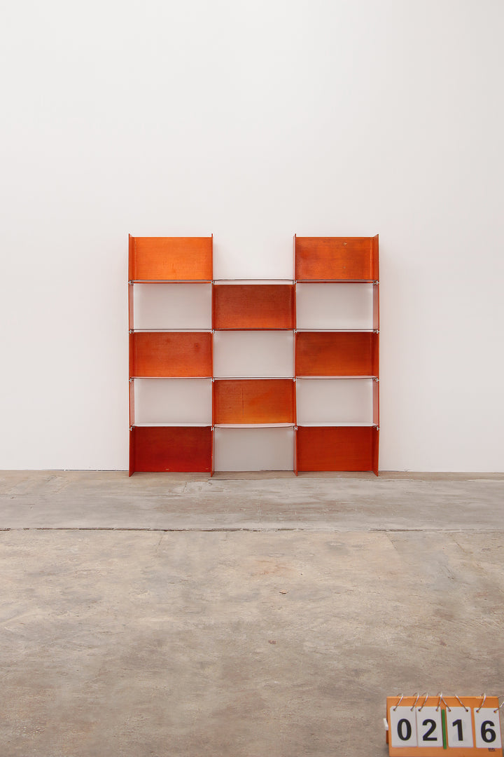 Modulare Frans Wandmeubel oranje gemaakt in de jaren60s.