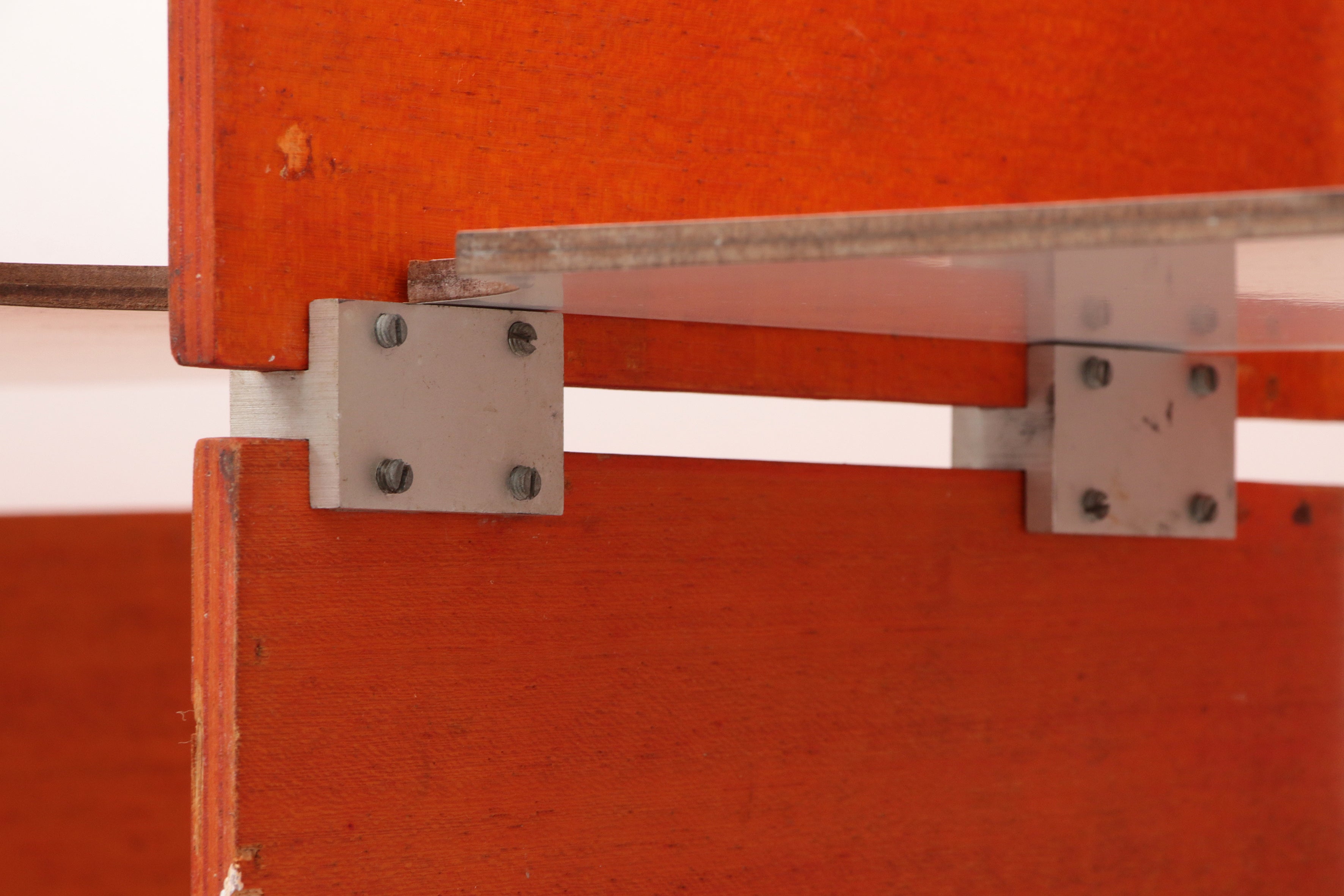 Modulare Frans Wandmeubel oranje gemaakt in de jaren60s.