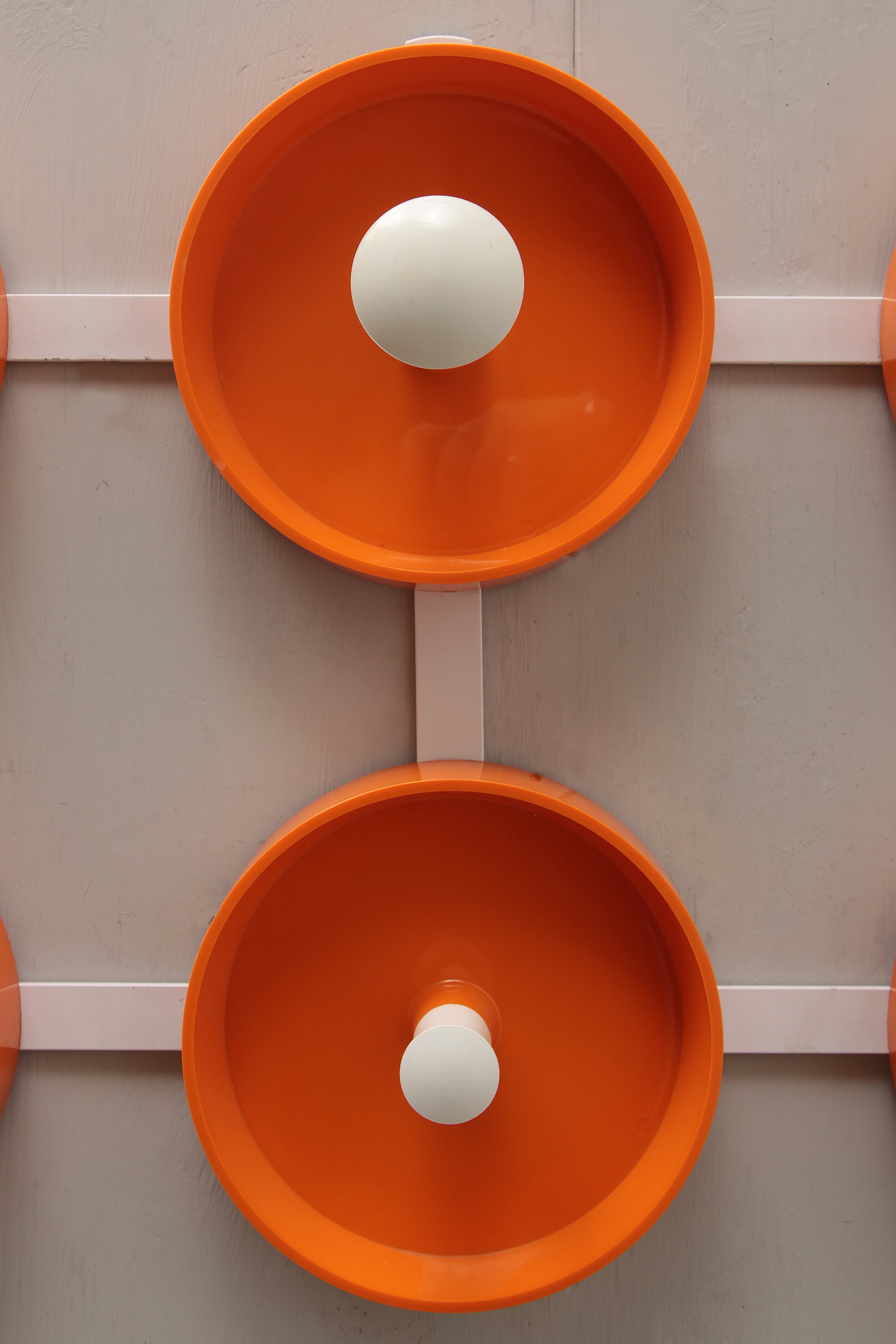 Oranje Spage age wandkapstok jaren60