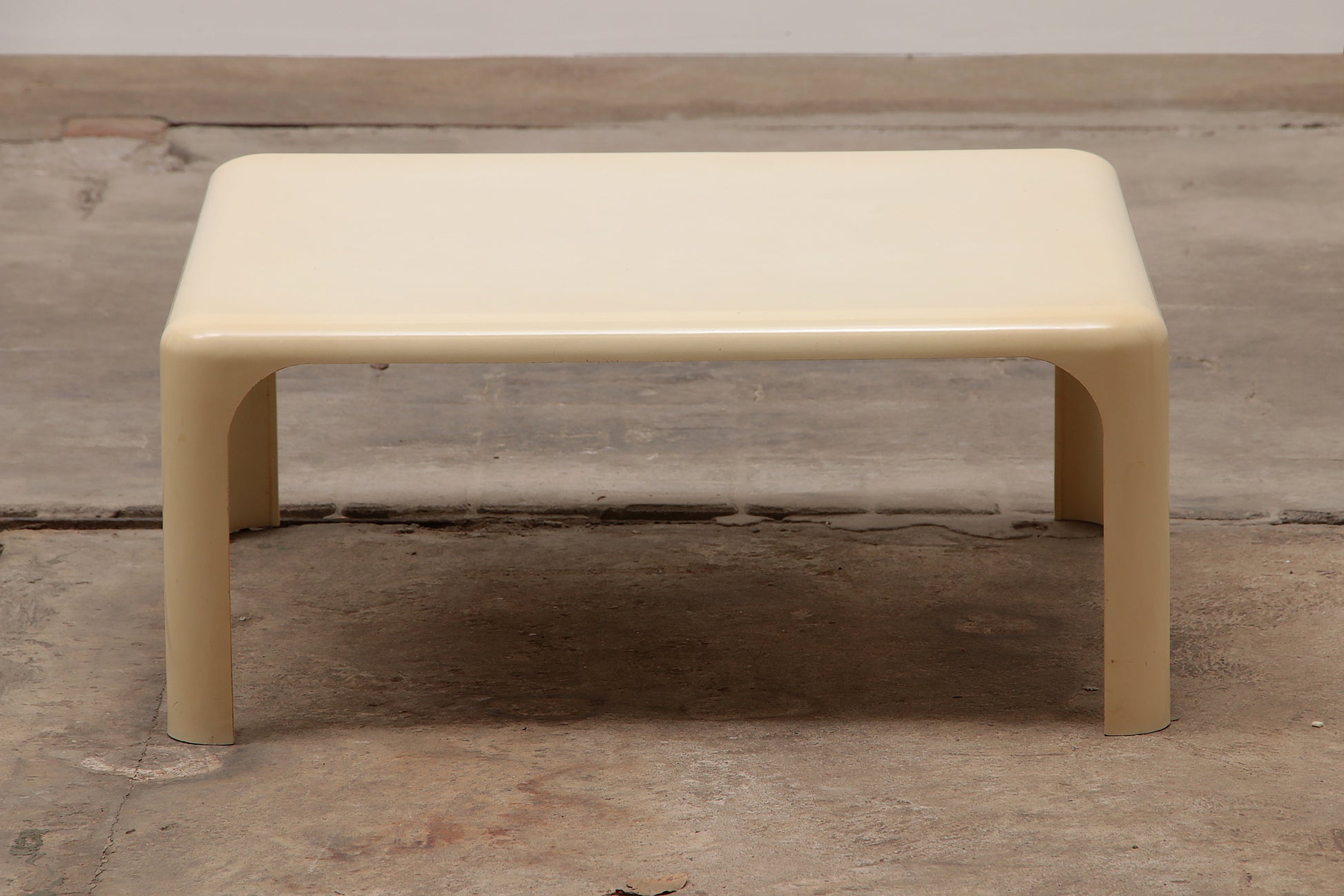 Demetrio 70 tafel ontwerp van Magistretti voor Artemide Milano,1966