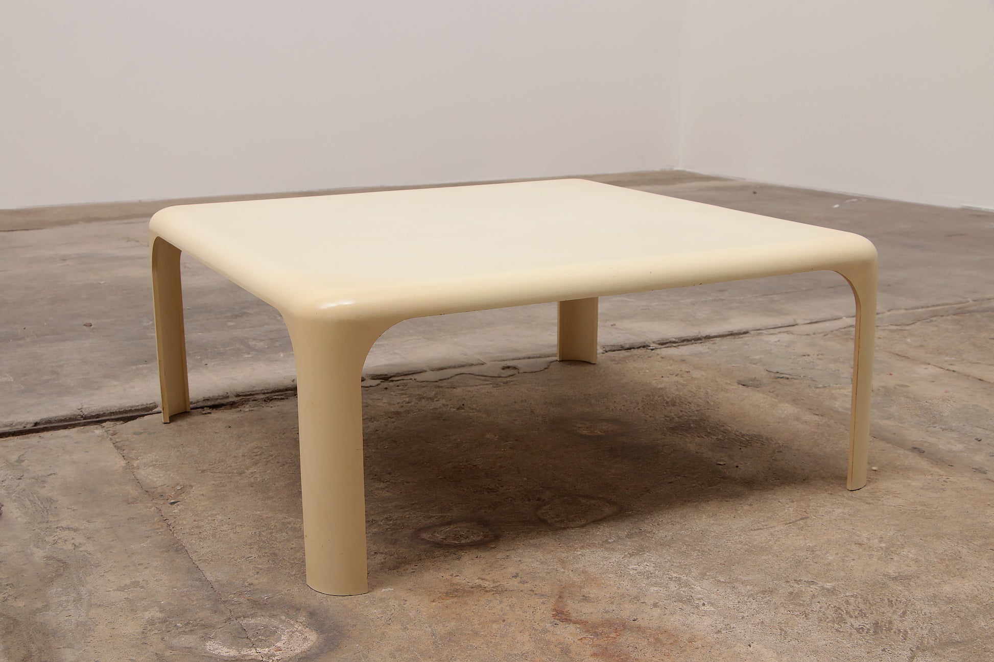 Demetrio 70 tafel ontwerp van Magistretti voor Artemide Milano,1966