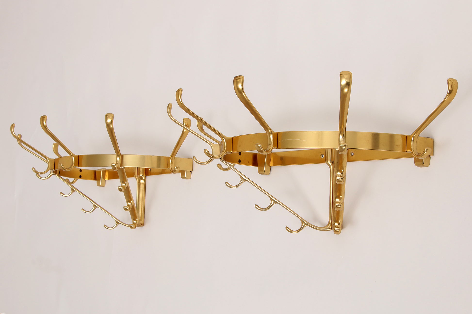 Set van 2 Gouden aluminium Kapstokken half rond met 12 haken,1970