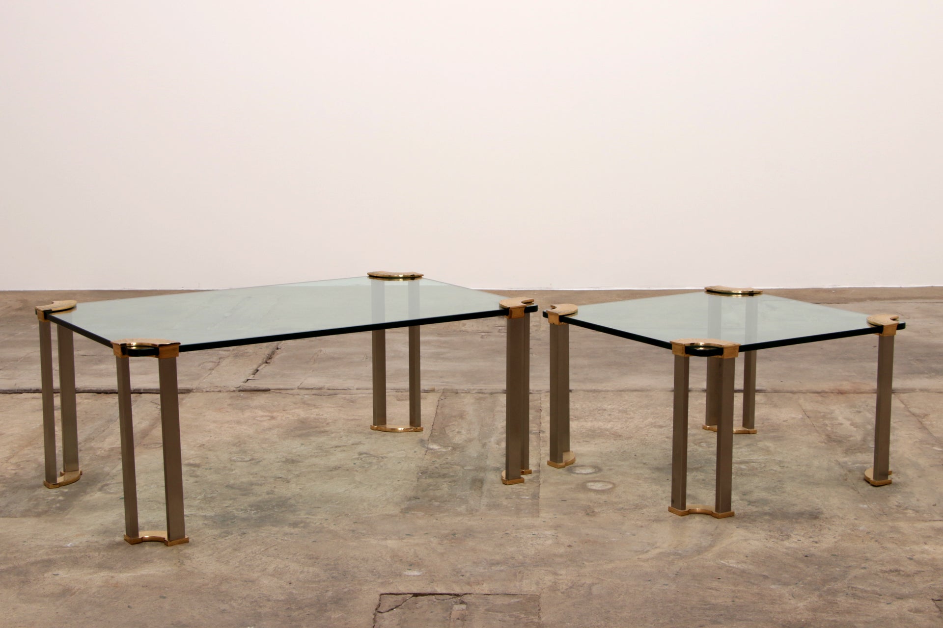 Hollywood Regency Gouden Glazen salontafel met Glazen bijzettafel 1970