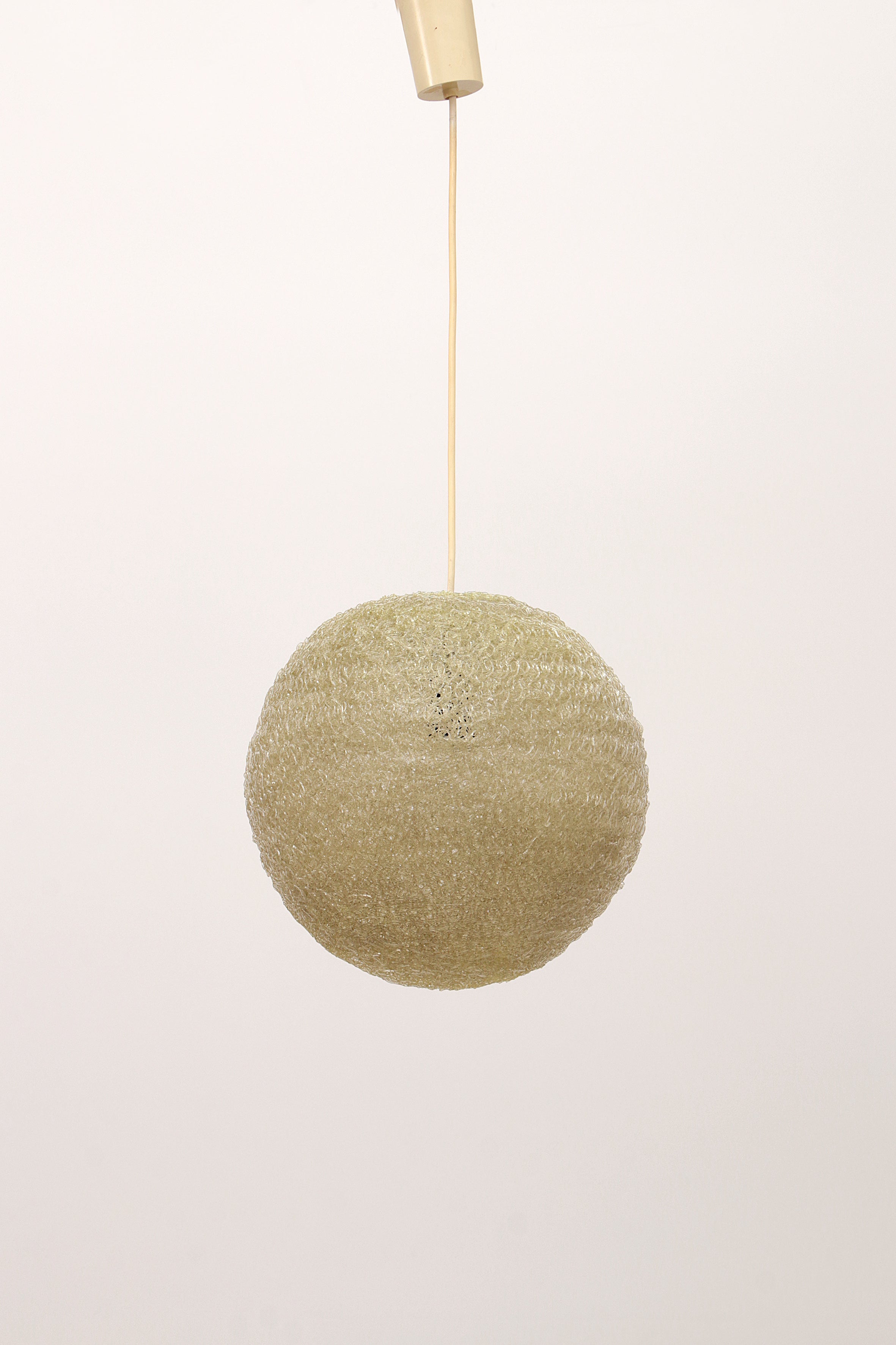 Hanglamp  "sugarball" Vintage creme gekleurd ,jaren60