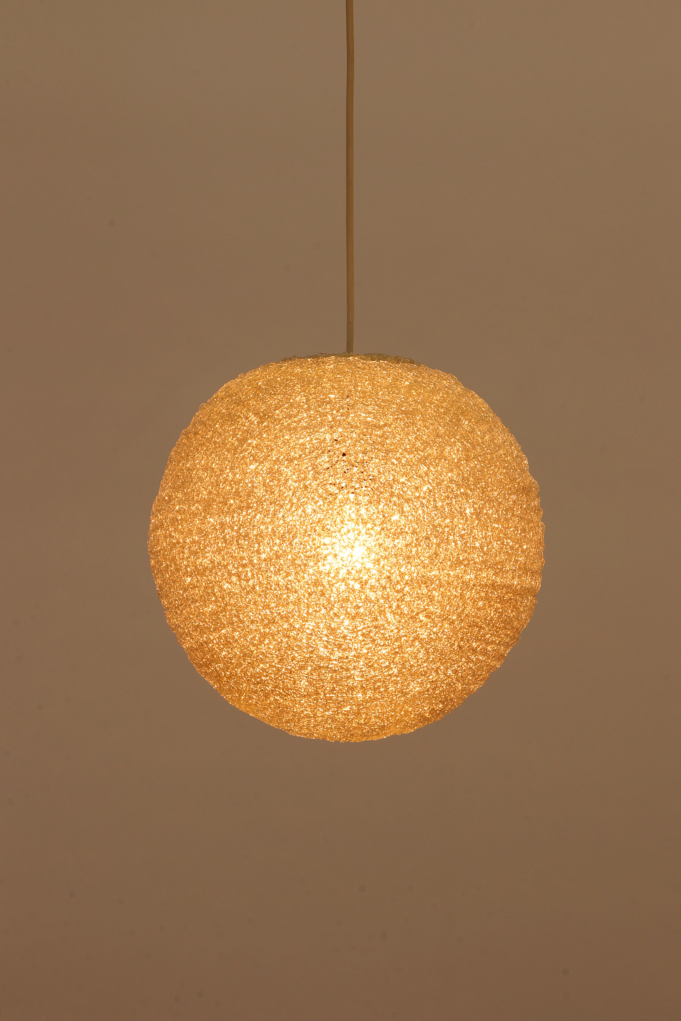 Hanglamp  "sugarball" Vintage creme gekleurd ,jaren60