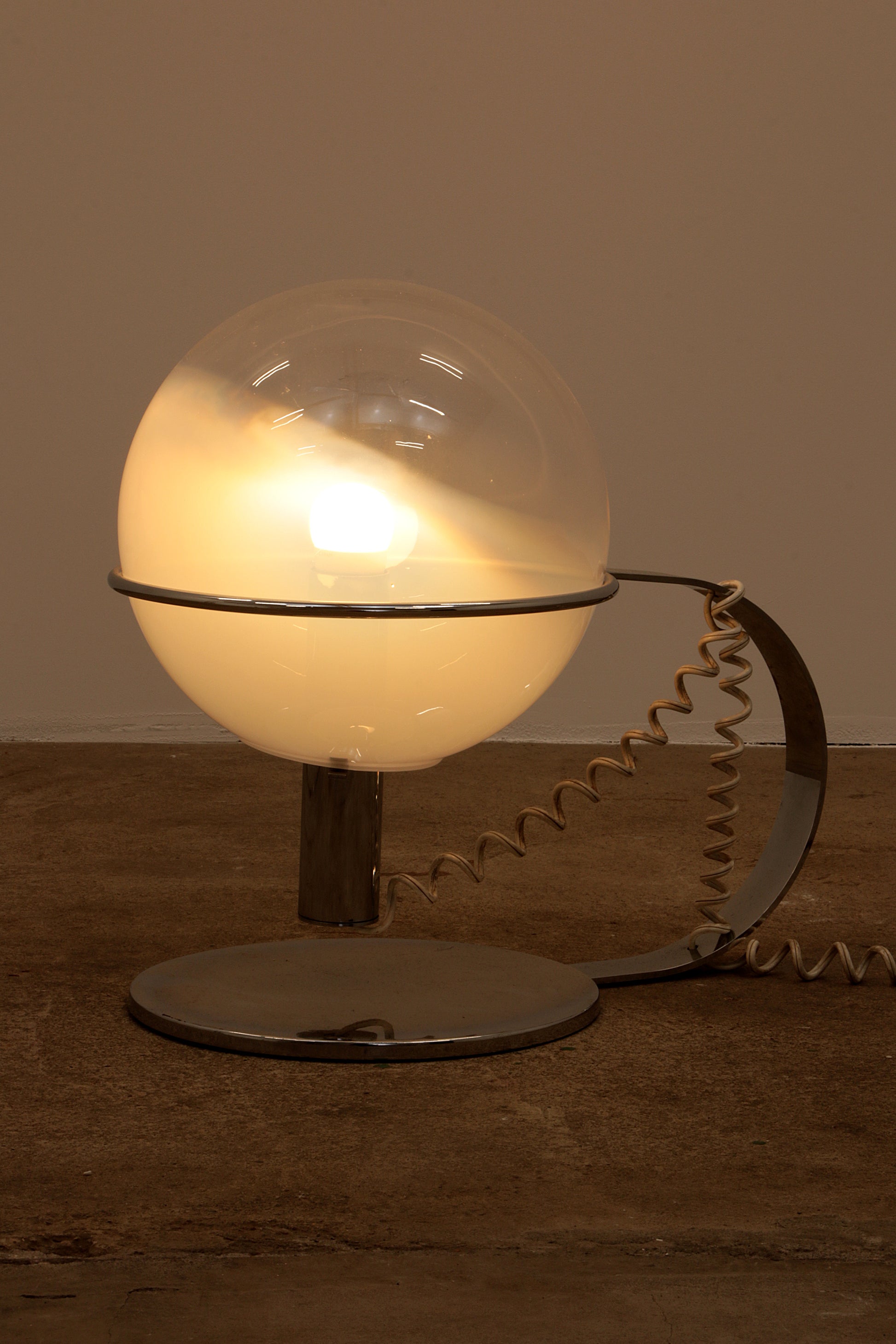 Italiaanse Design tafellamp gemaakt van chrome met glas,1960