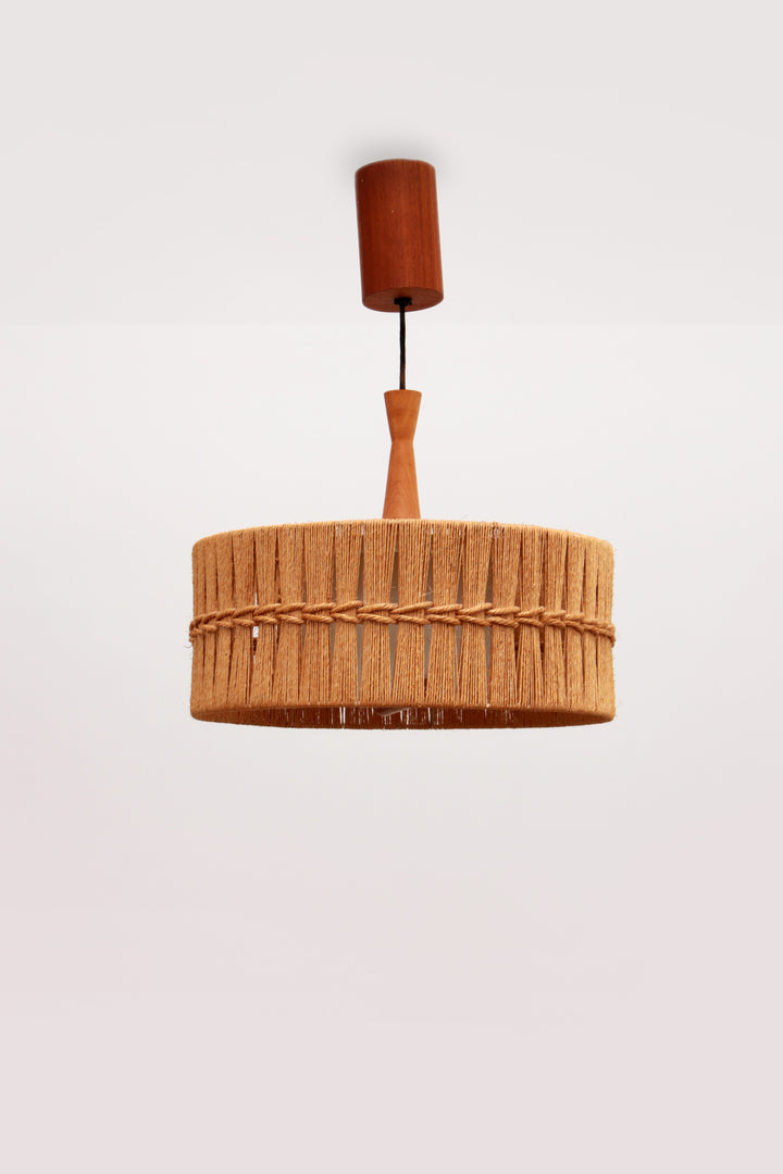 Vintage Temde Hanglamp met Teak en Raffia jaren 60 Duitsland.