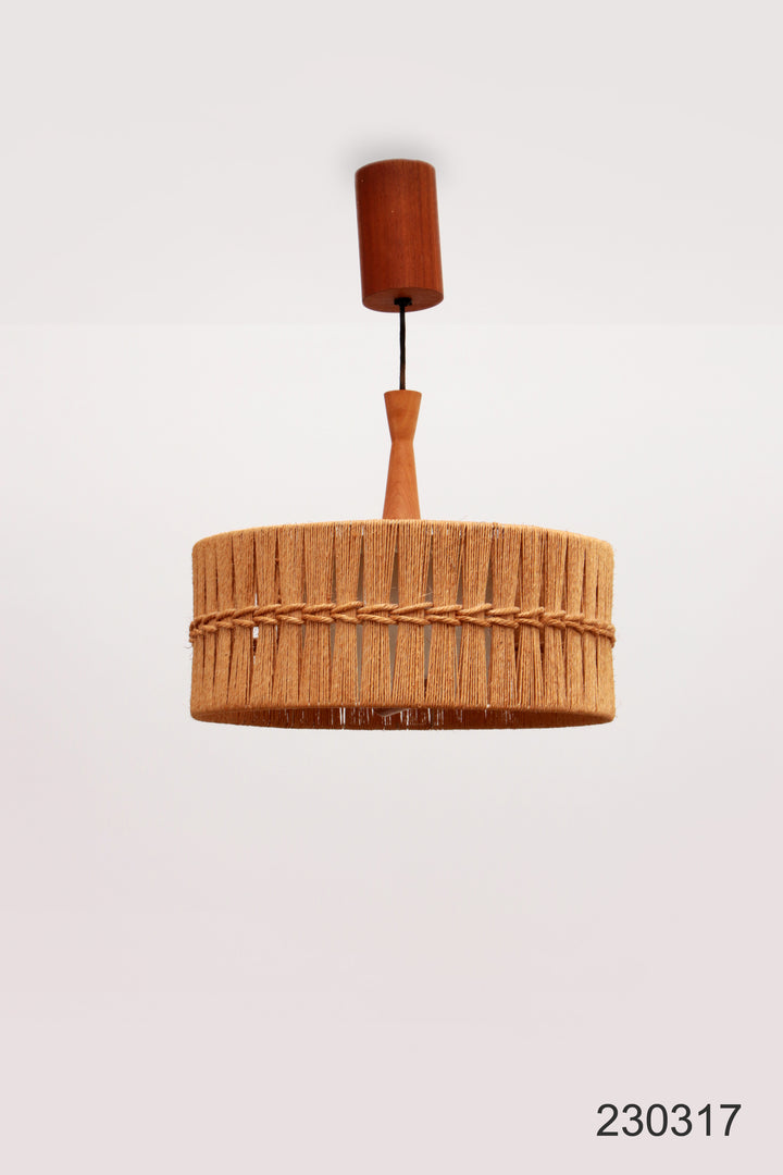 Vintage Temde Hanglamp met Teak en Raffia jaren 60 Duitsland.