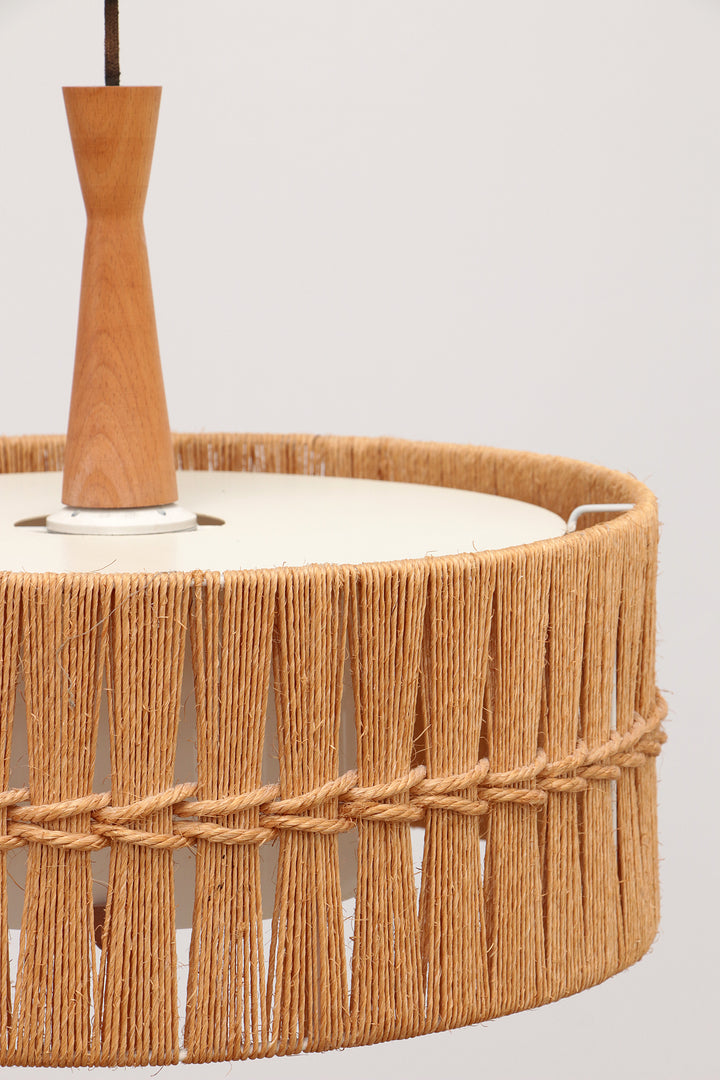Vintage Temde Hanglamp met Teak en Raffia jaren 60 Duitsland.