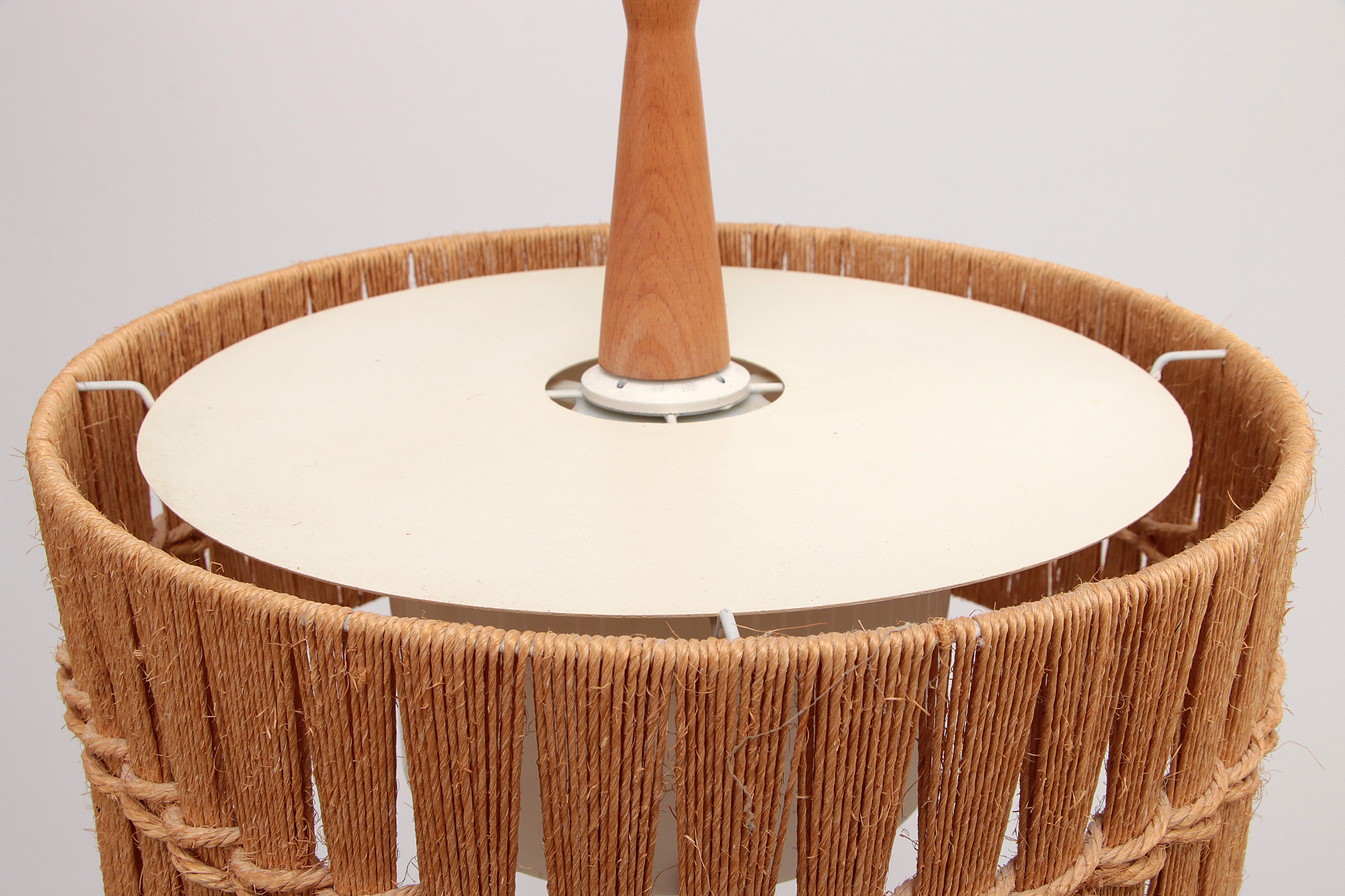 Vintage Temde Hanglamp met Teak en Raffia jaren 60 Duitsland.
