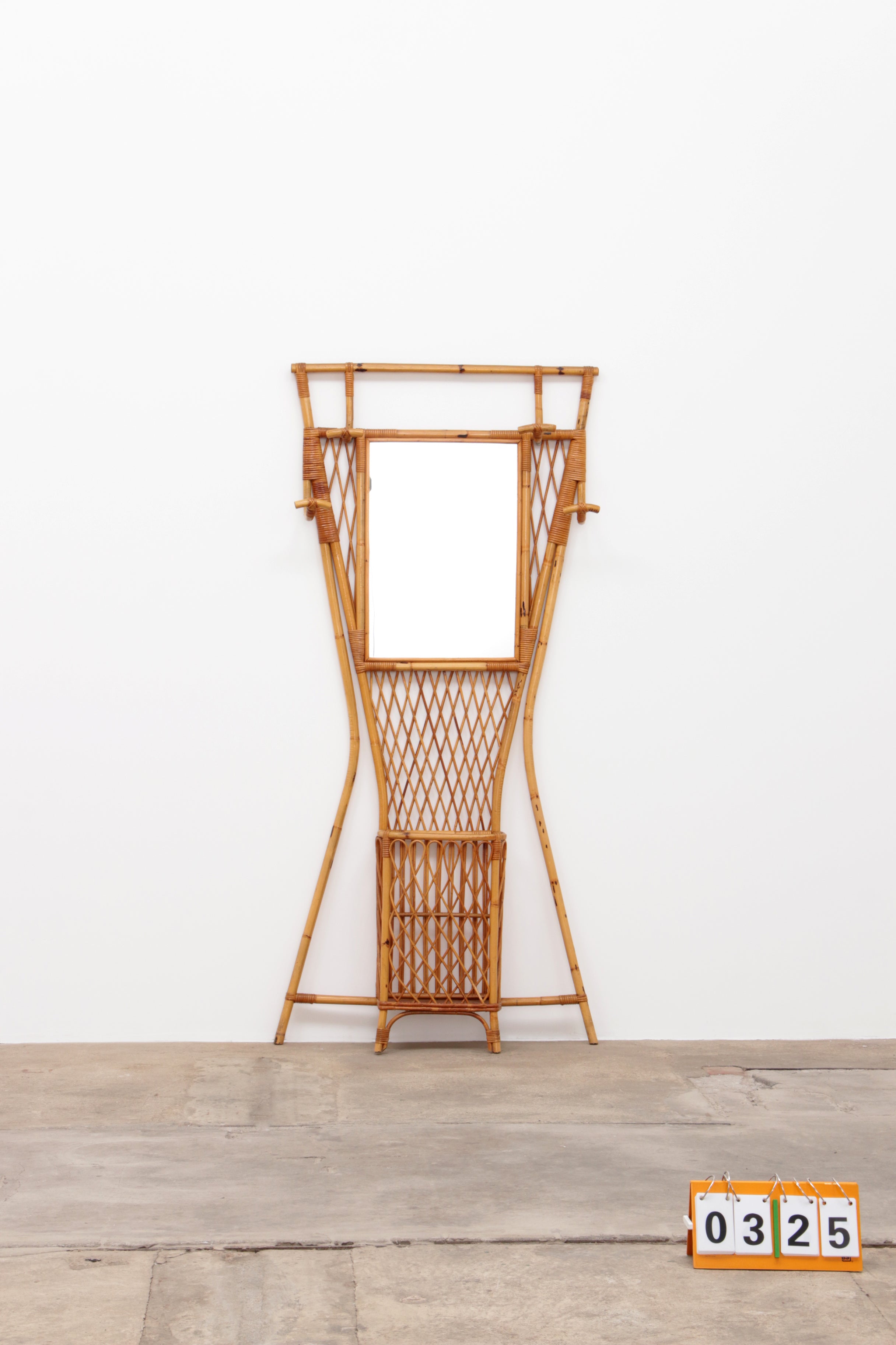 Franse Bamboe Wandkapstok met grote spiegel,1960