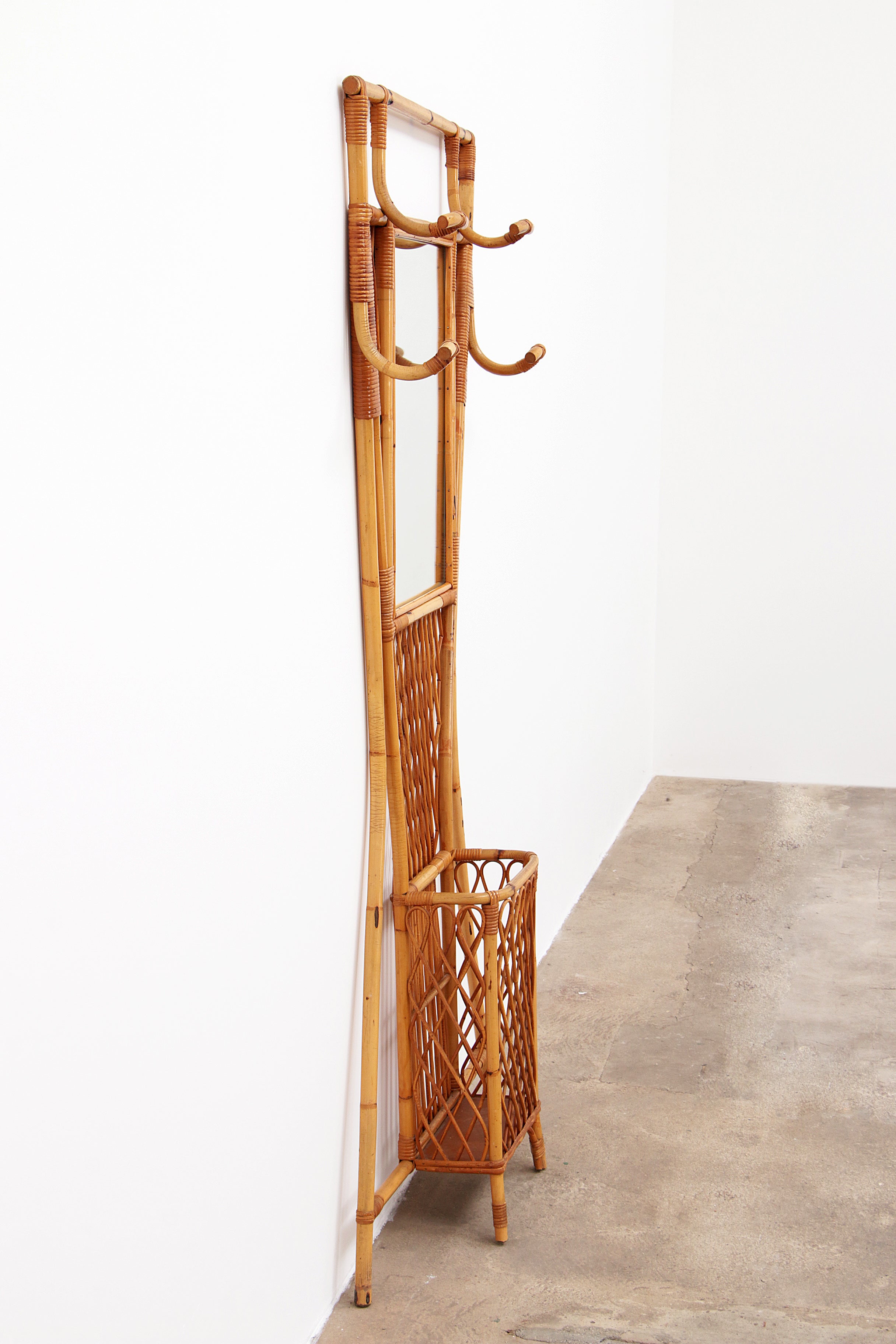 Franse Bamboe Wandkapstok met grote spiegel,1960