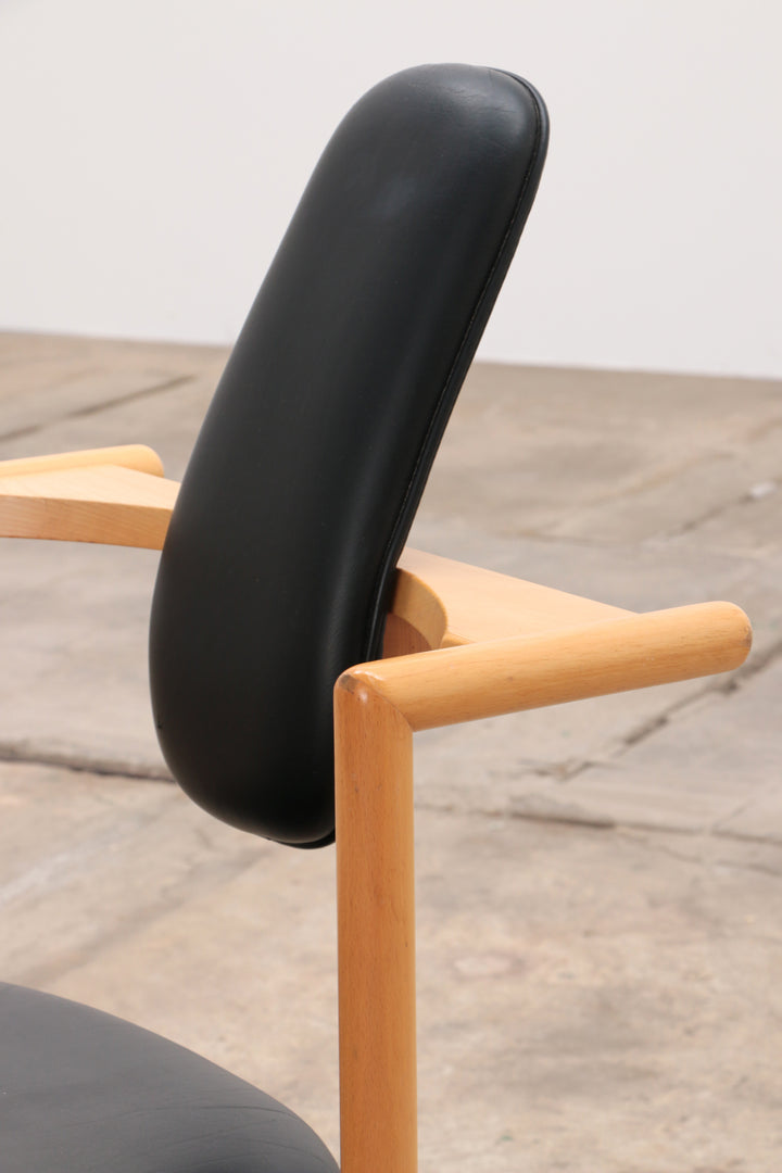 Stokke Eetkamerset grote tafel met 8 stoelen ontwerp Peter Opsvik,1990
