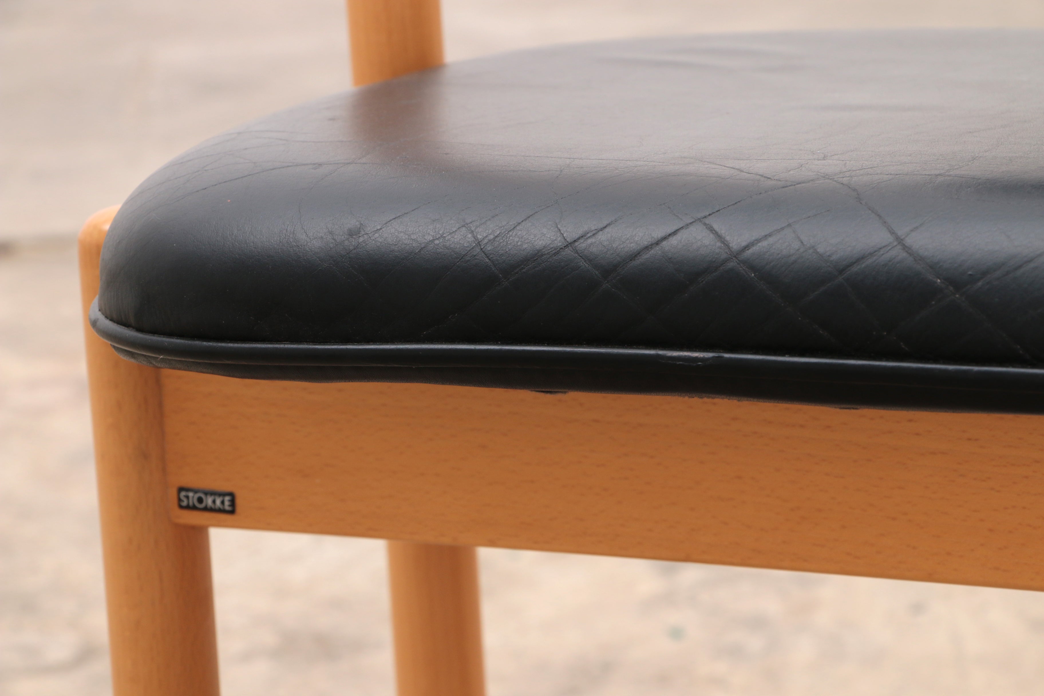 Stokke Eetkamerset grote tafel met 8 stoelen ontwerp Peter Opsvik,1990