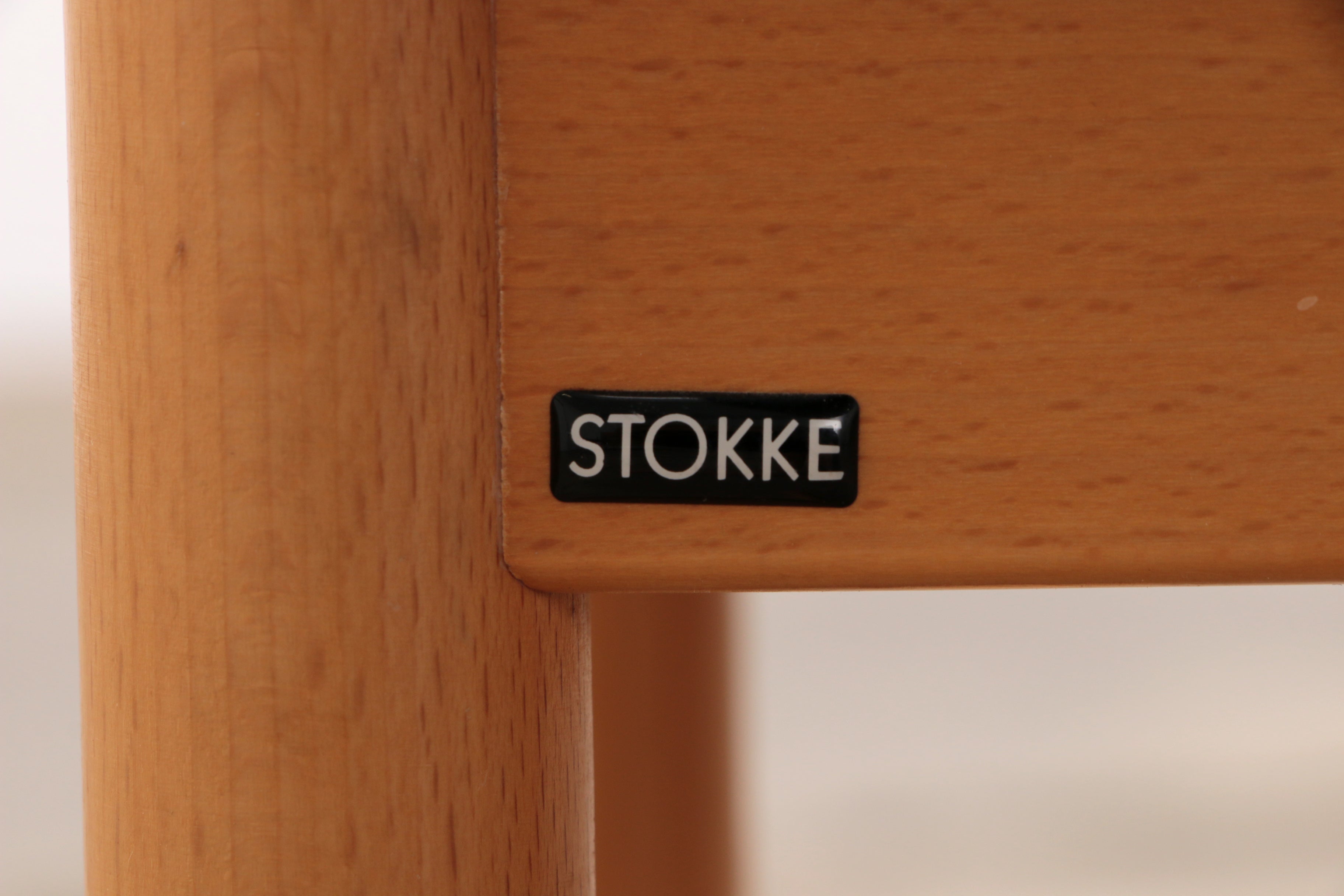 Stokke Eetkamerset grote tafel met 8 stoelen ontwerp Peter Opsvik,1990