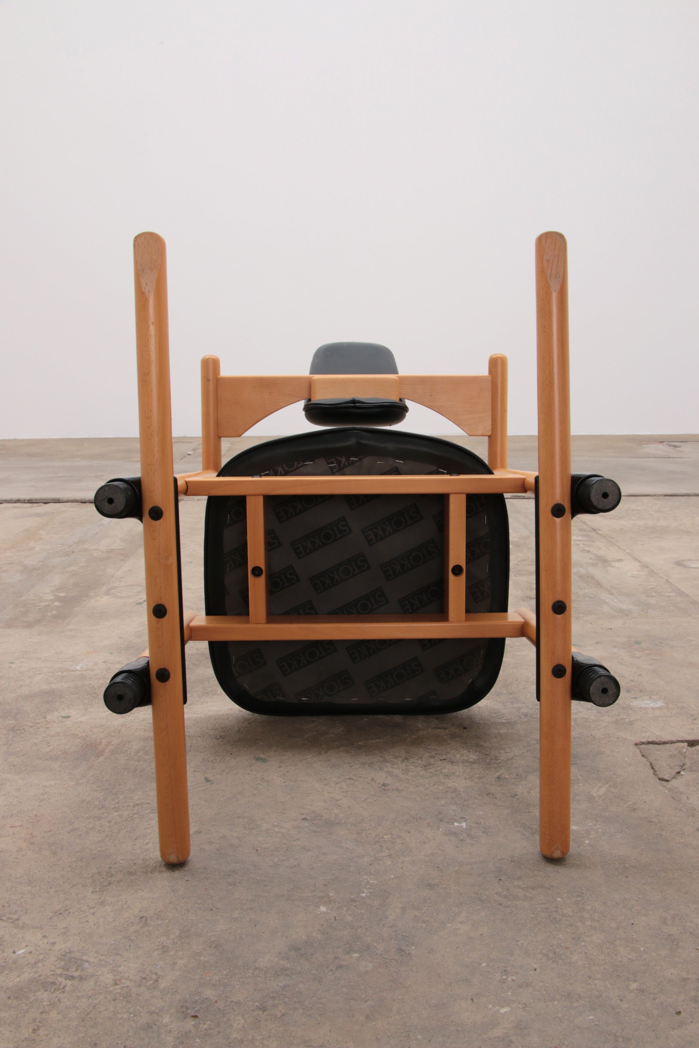 Stokke Eetkamerset grote tafel met 8 stoelen ontwerp Peter Opsvik,1990