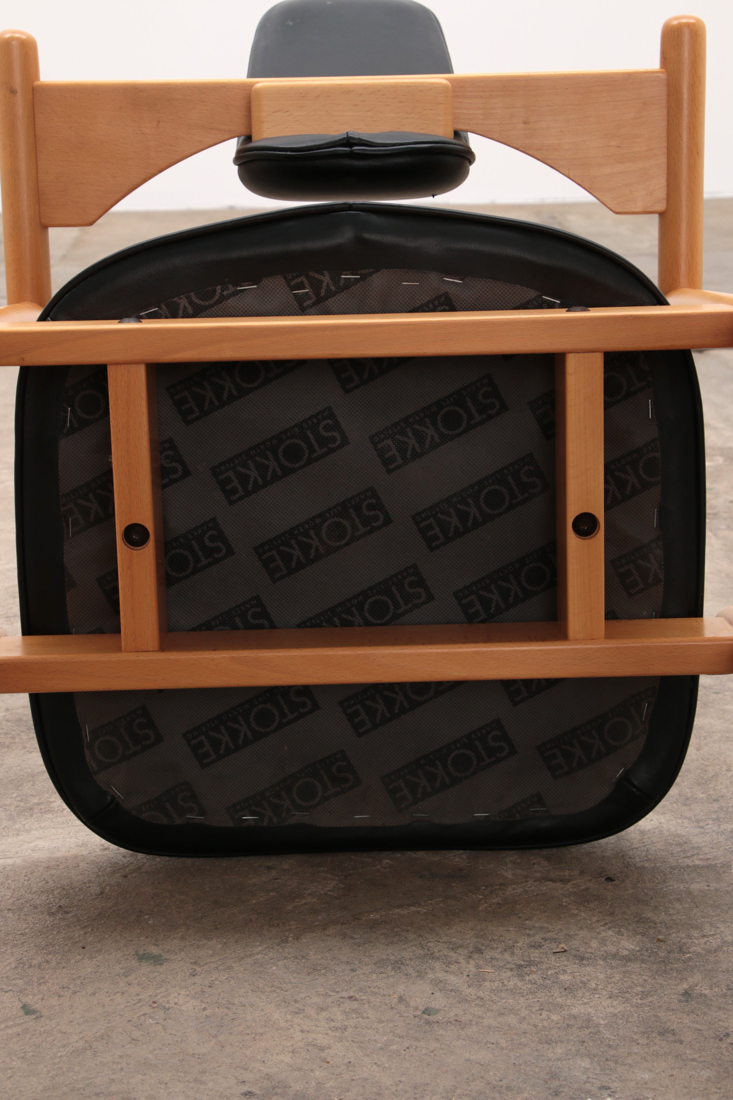 Stokke Eetkamerset grote tafel met 8 stoelen ontwerp Peter Opsvik,1990