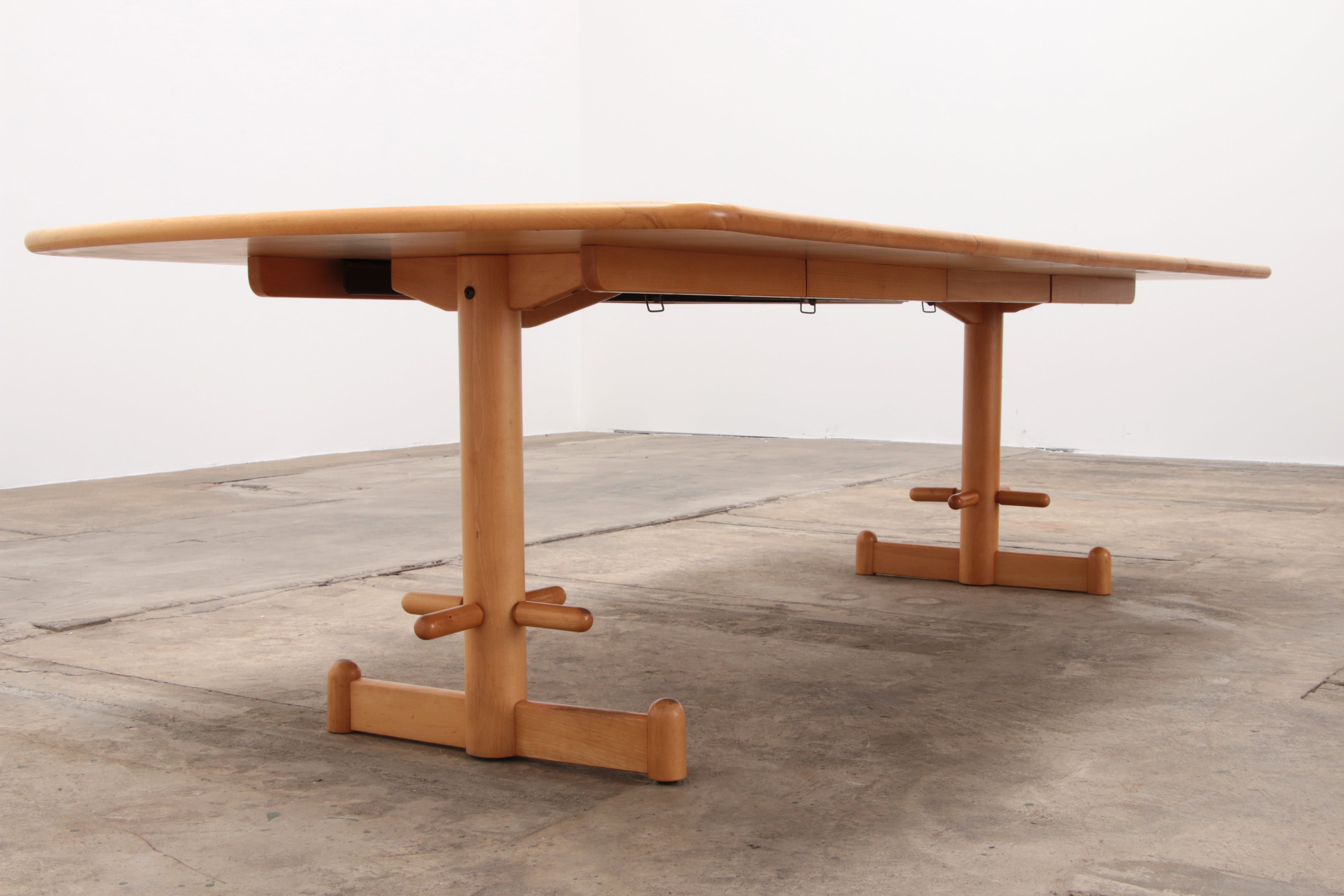 Stokke Eetkamerset grote tafel met 8 stoelen ontwerp Peter Opsvik,1990