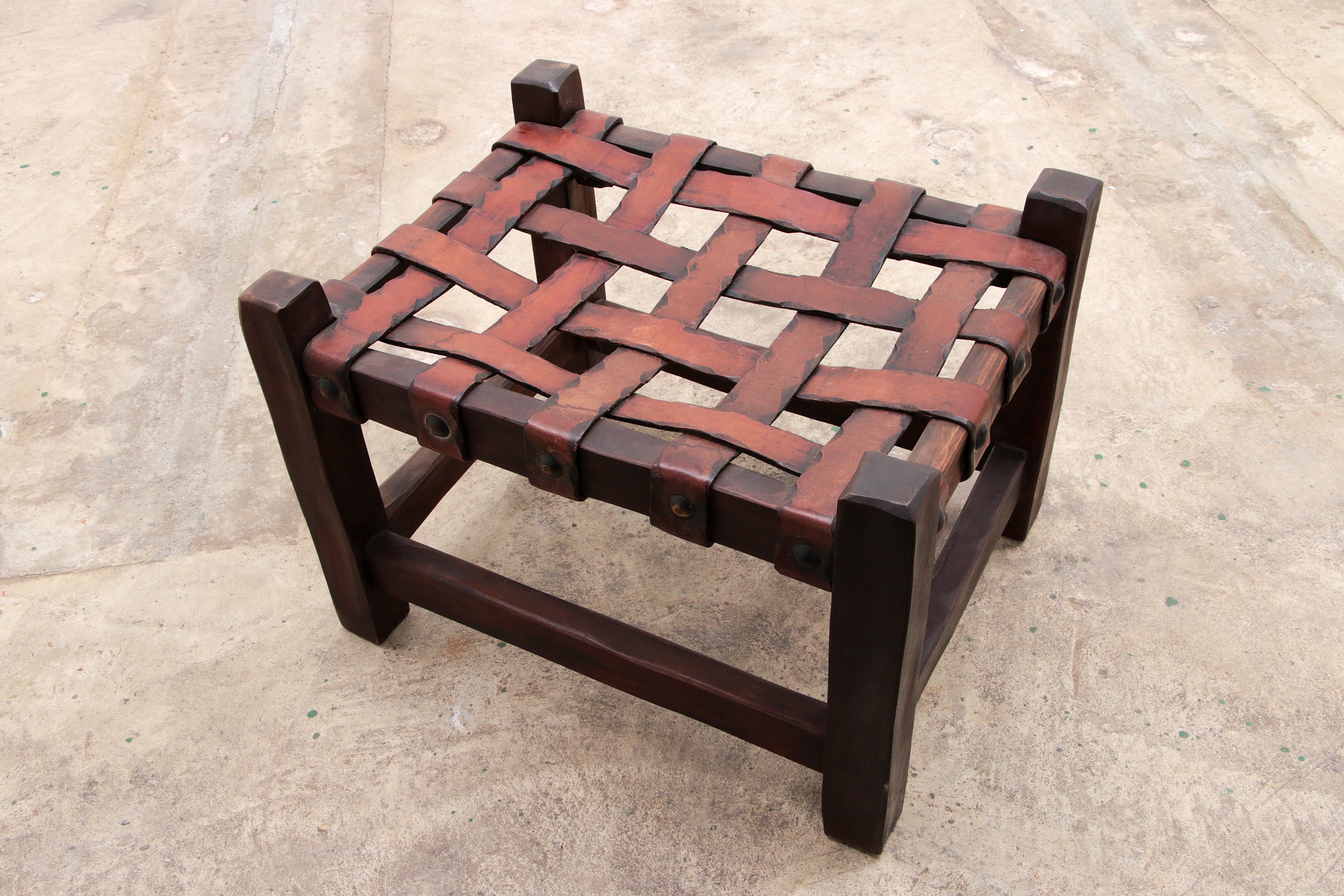 Braziliaanse Brutalistische voetenbankjes met patchwork leer,1960Braziliaanse Brutalistische voetenbankjes Timeless-art.com