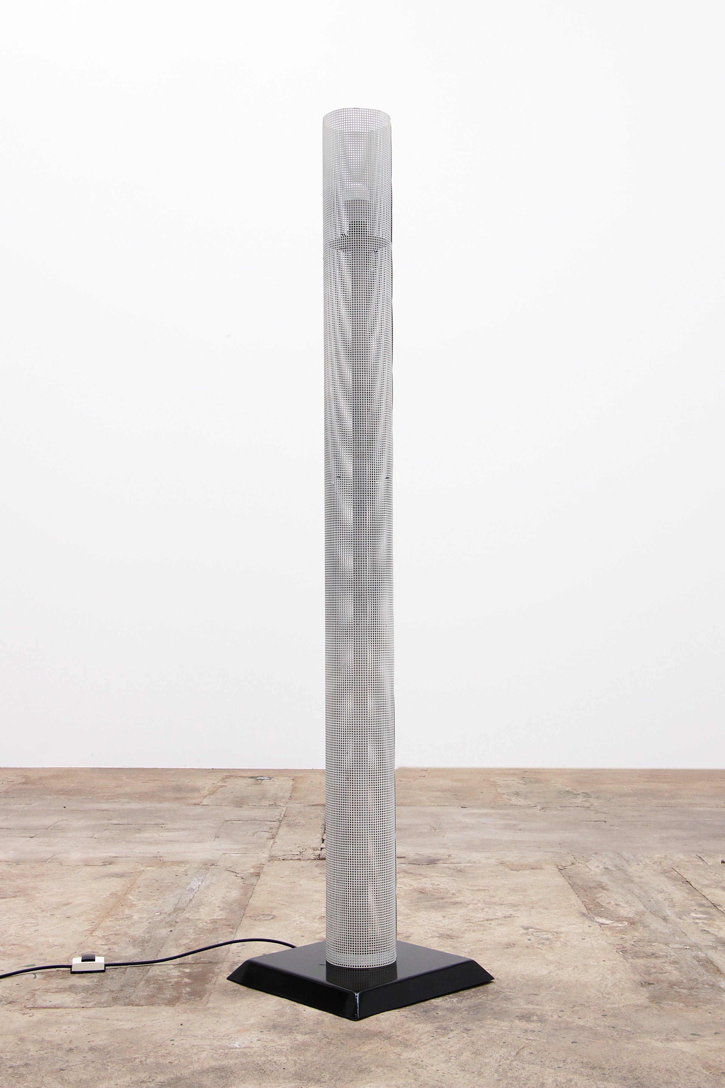 Vintage Italiaanse wit metalen vloerlamp,1960 timeless-art.com