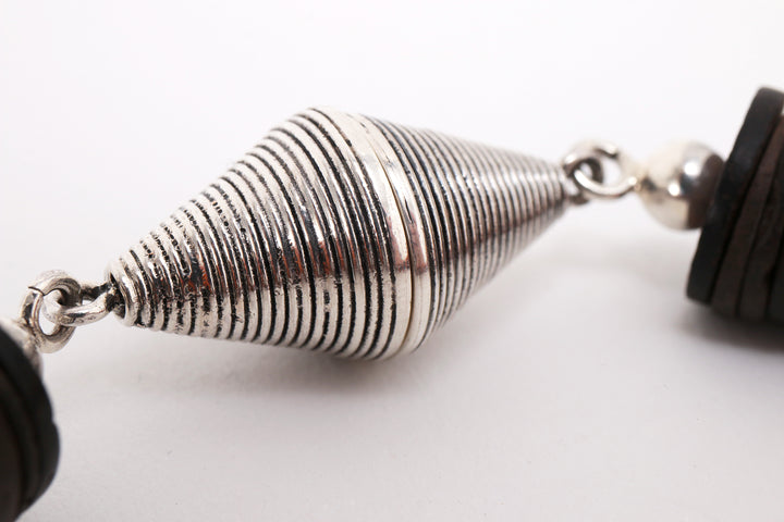 Hals Ketting Amber met Leer en zilveren magneet sluiting.