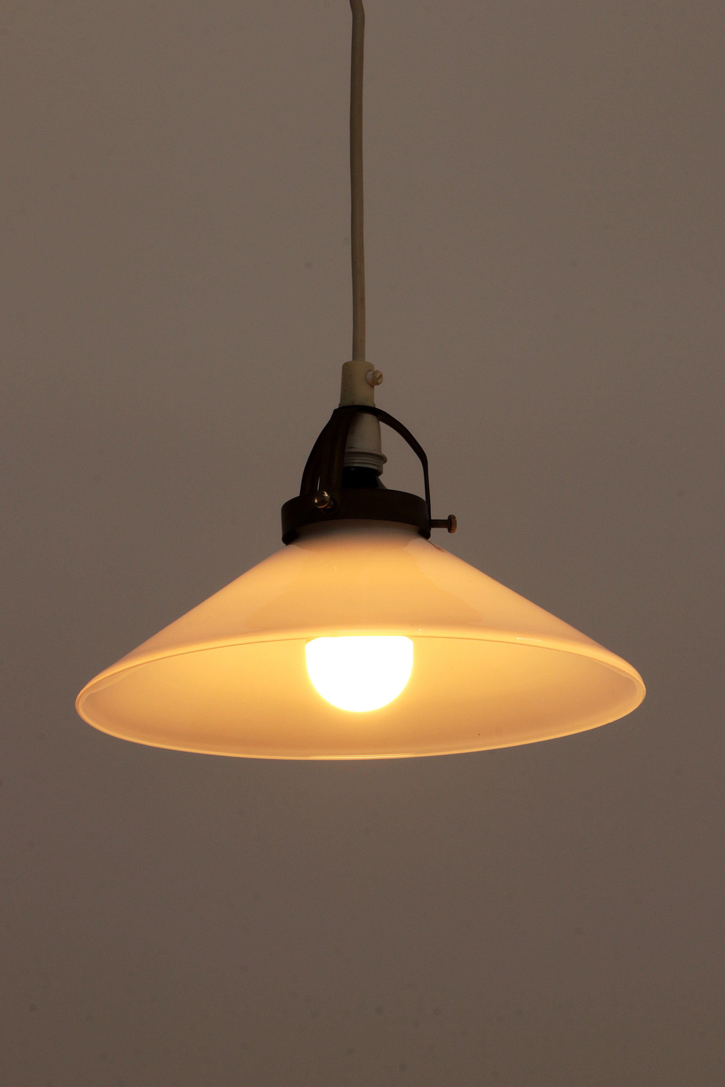 Vintage Hanglampje van Soholm van witglas,1970