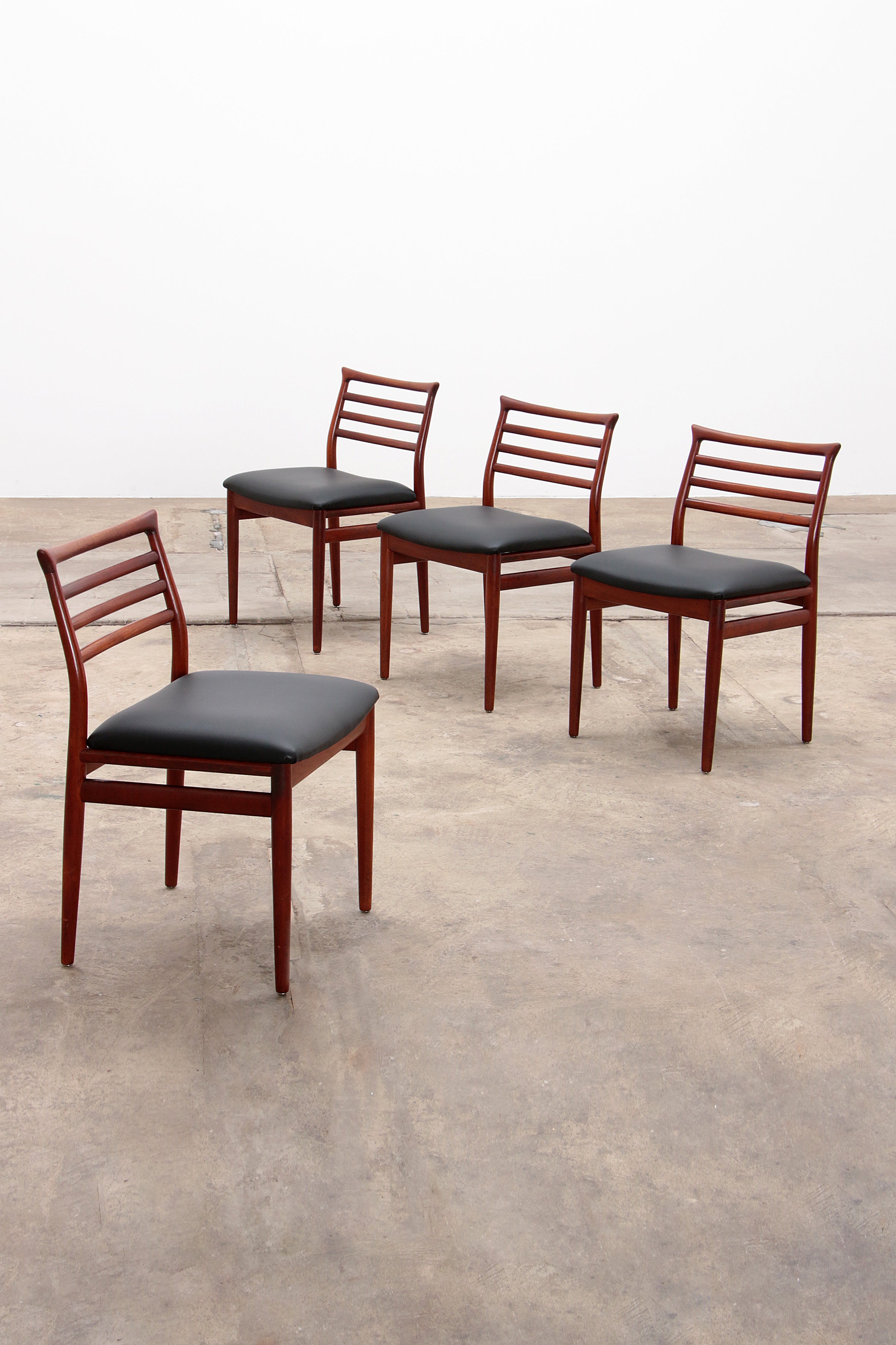 Art van 2024 dining room chairs