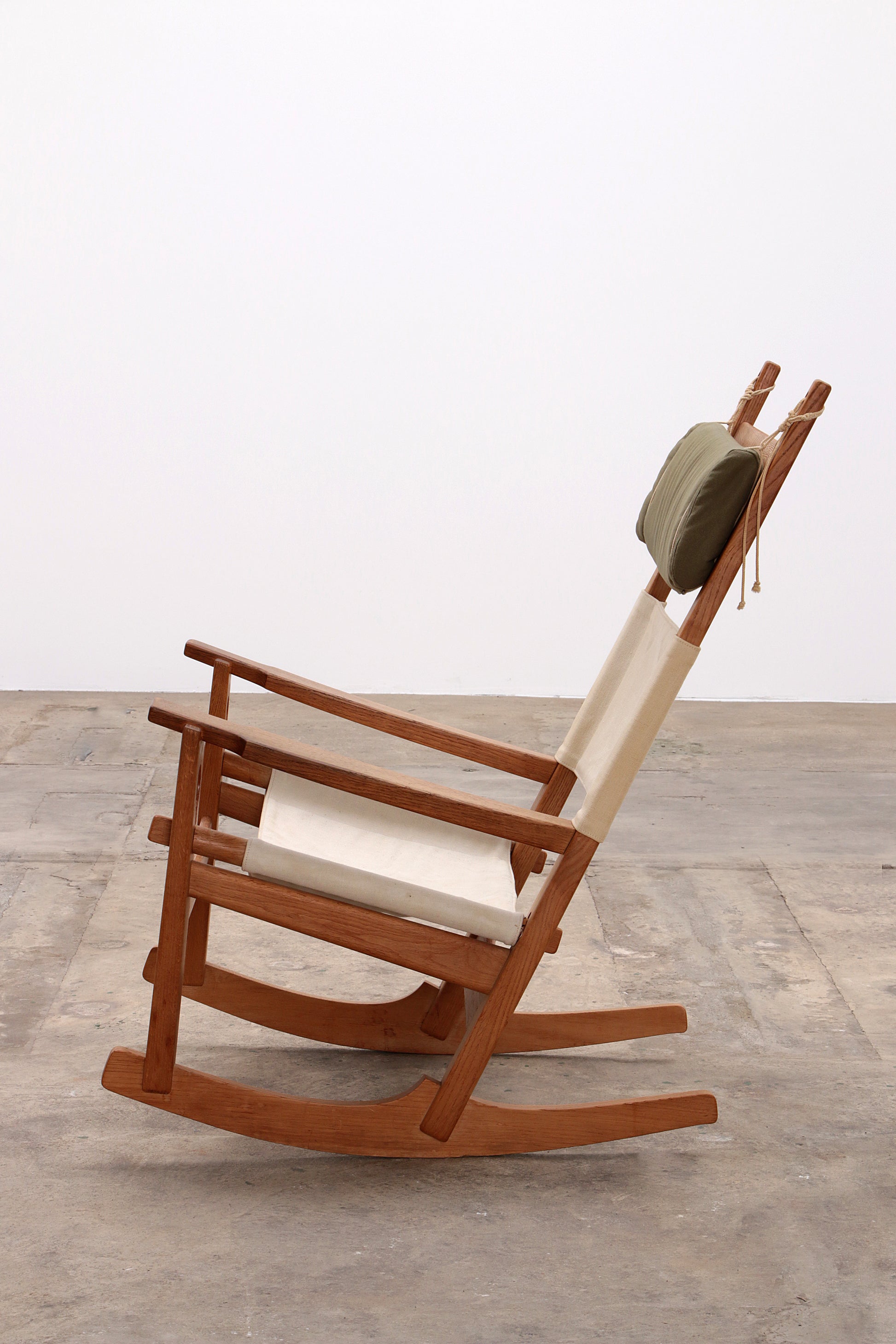 Rocking chair By H. Wegner for Getama model Ge-673 oak