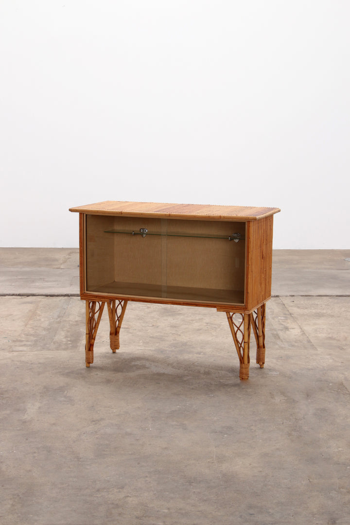 Bamboe bar kast met glazen deurtjes