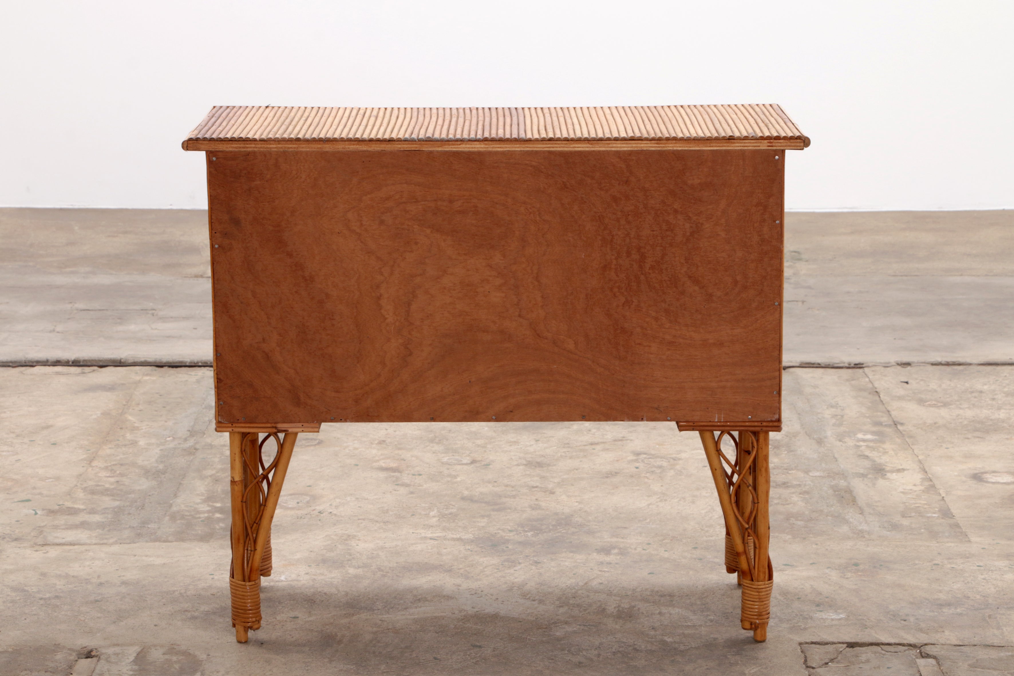 Bamboe bar kast met glazen deurtjes