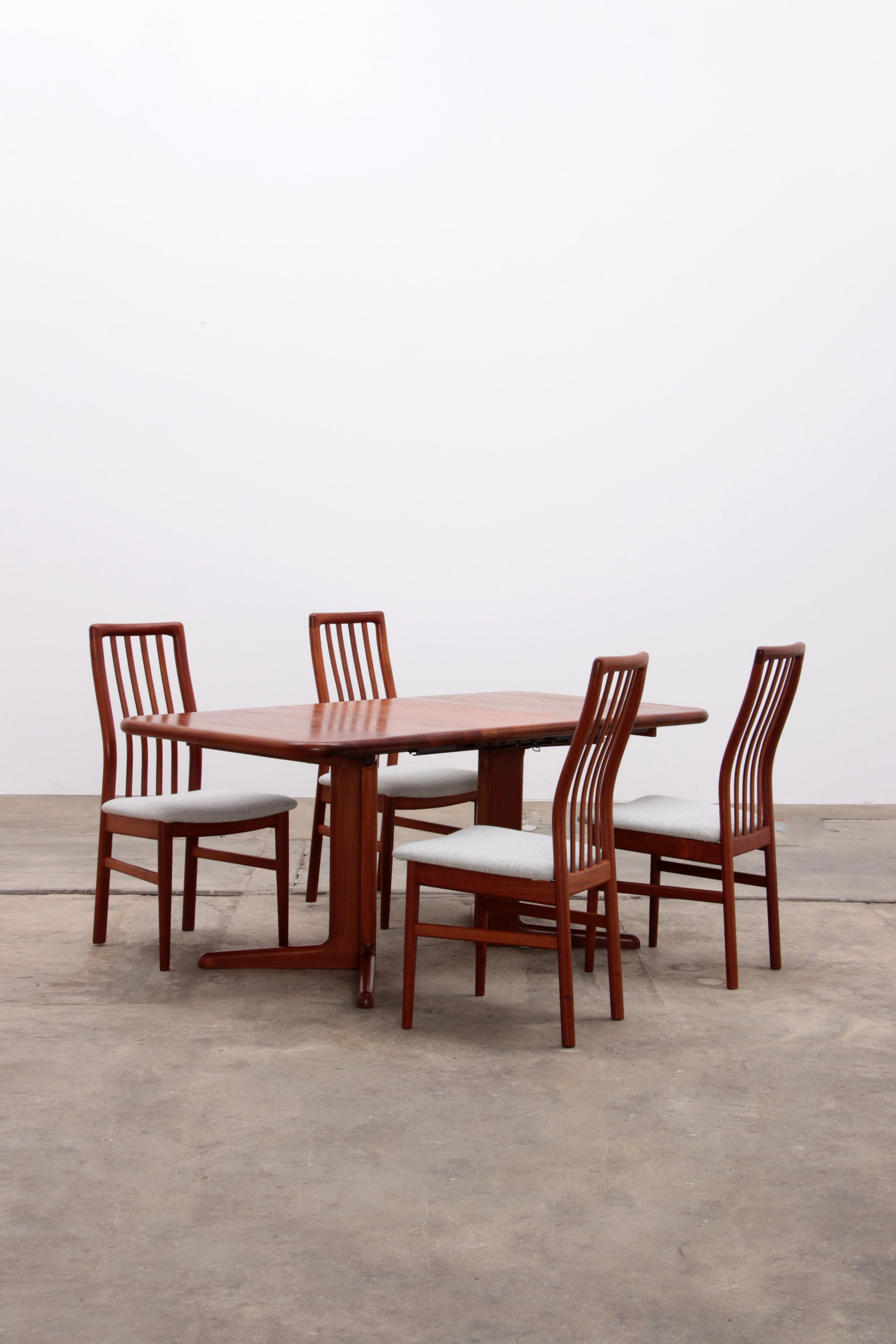 Deense set 4 stoelen Kai Kristiansen en een tafel van Korup,1960 Denemarken.