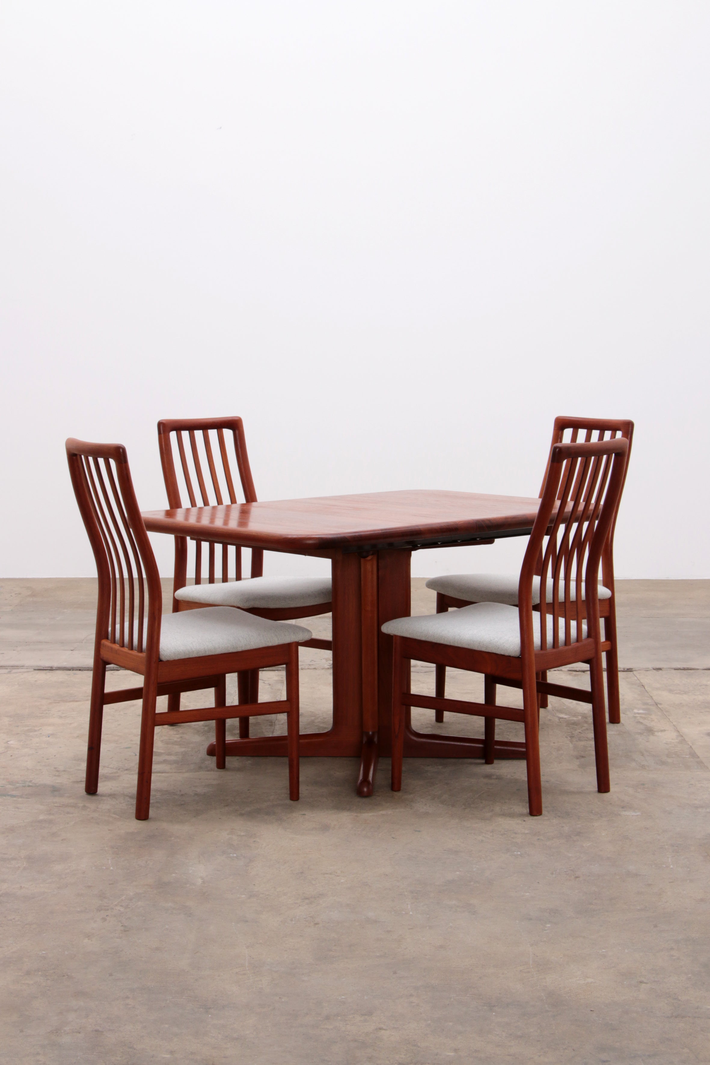 Deense set 4 stoelen Kai Kristiansen en een tafel van Korup,1960 Denemarken.