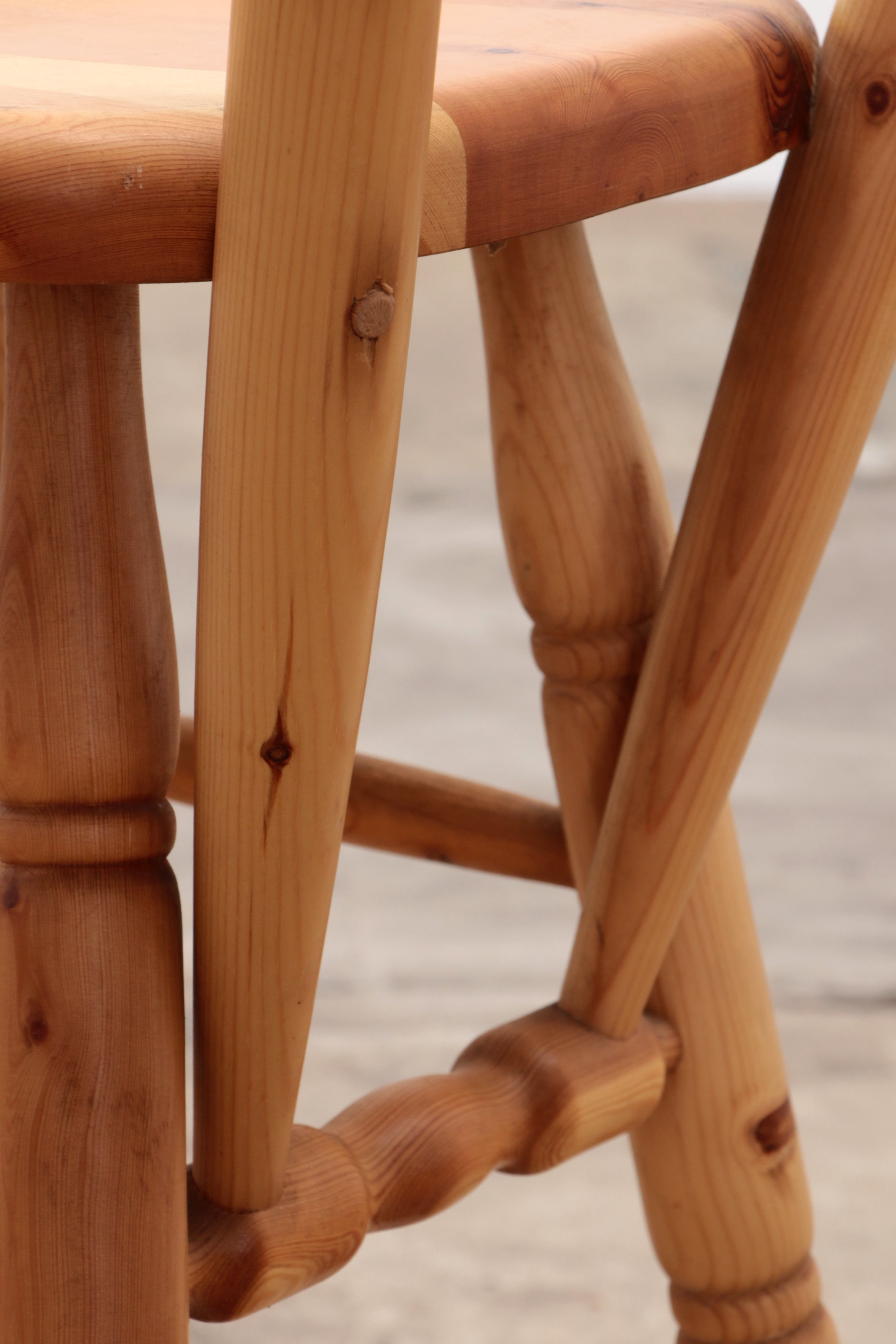 Mid-Century Houten  Bar met 3 Barstoelen Brutalistische stijl jaren70s.