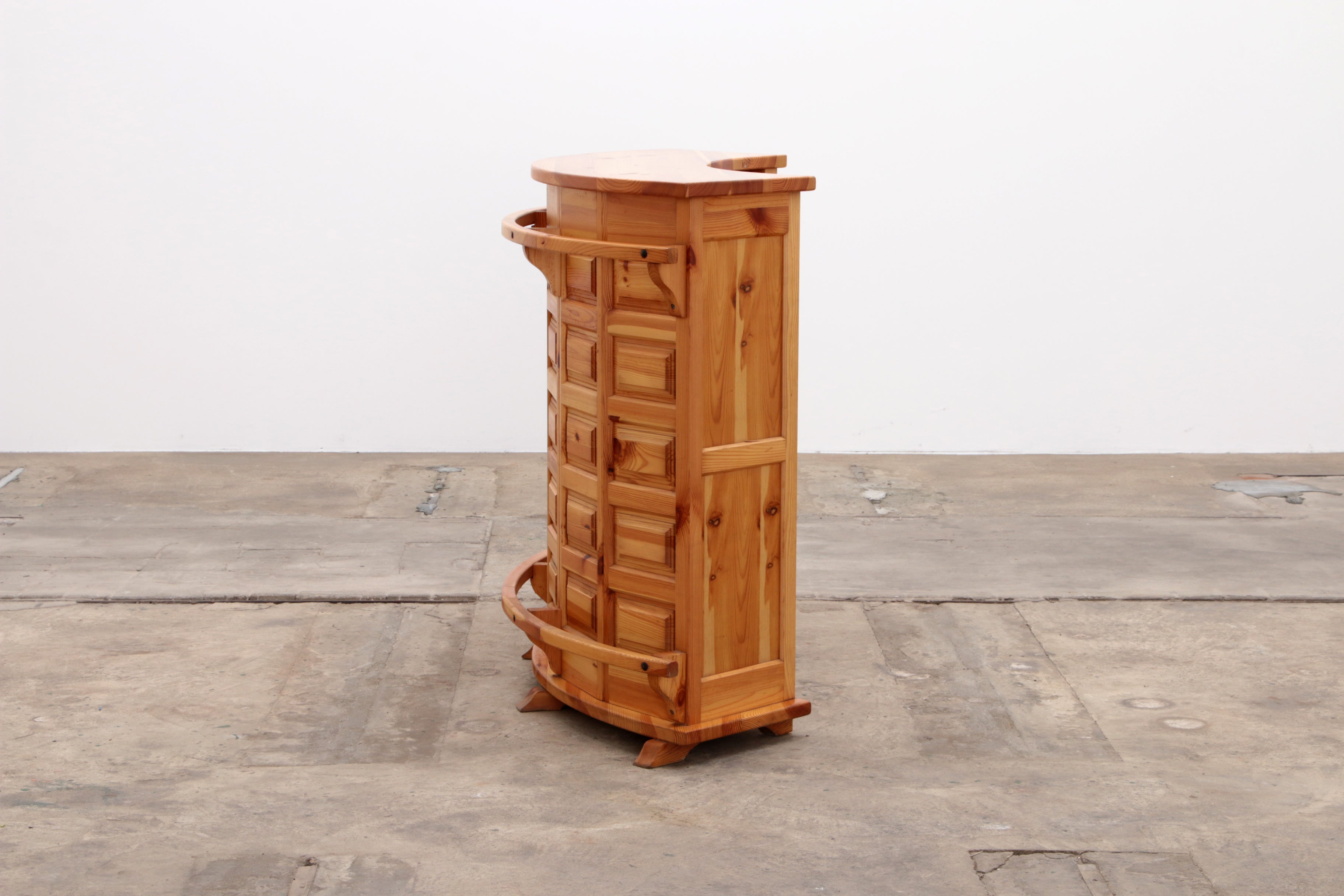 Mid-Century Houten  Bar met 3 Barstoelen Brutalistische stijl jaren70s.