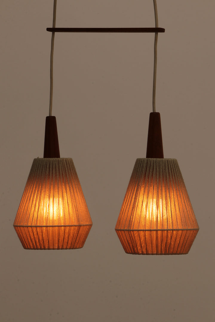 Vintage hanglamp met twee kapjes en teak,1960 Zweden
