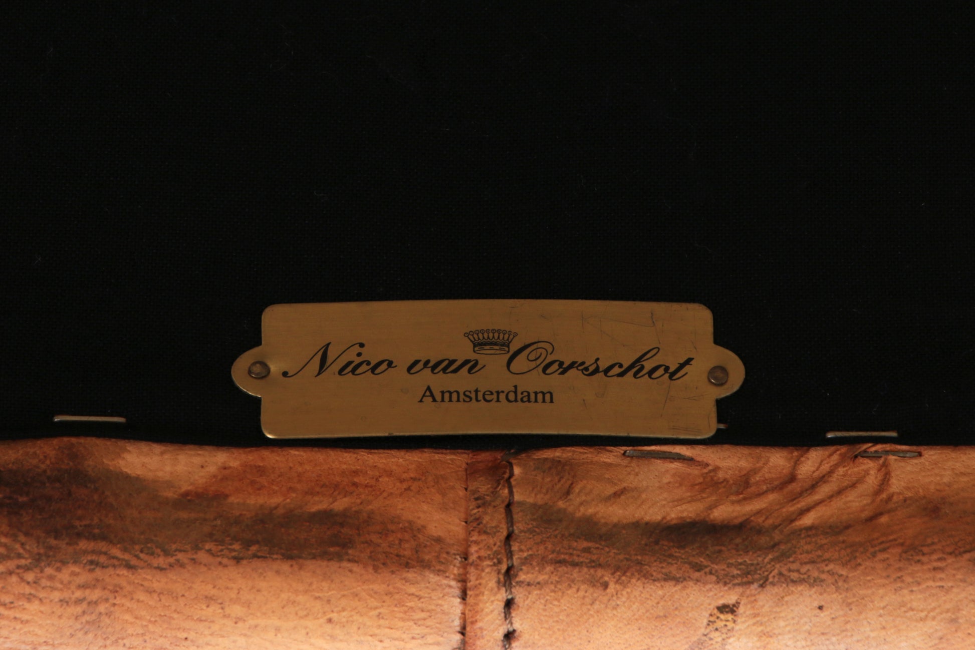 Nico van Oorschot schaapsleren tweezitter met prachtige patina,1970 Nederland.