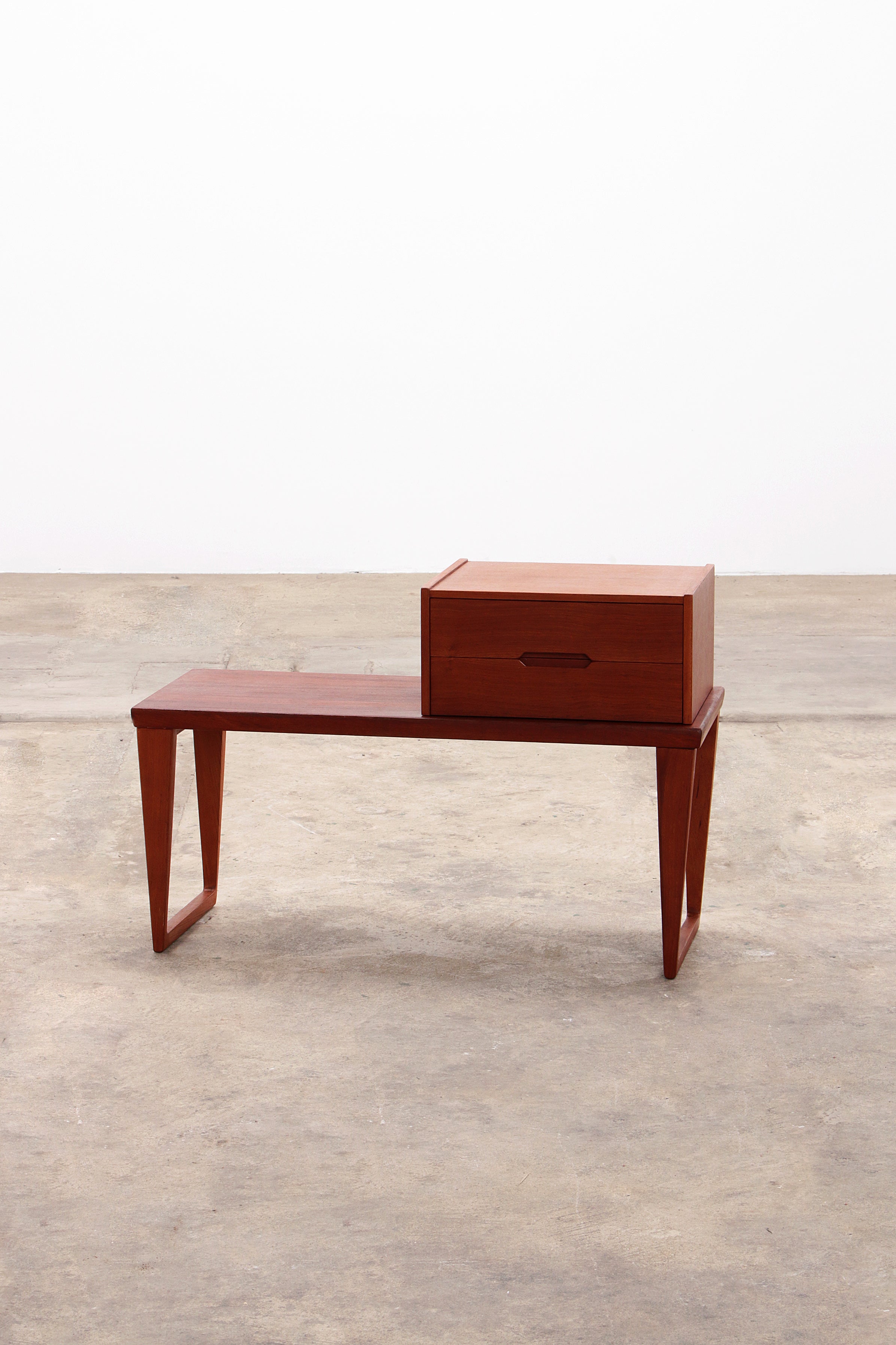 Vintage Kai Kristiansen Telefoonkastje met Tafel gemaakt door Aksel Kjersgaard