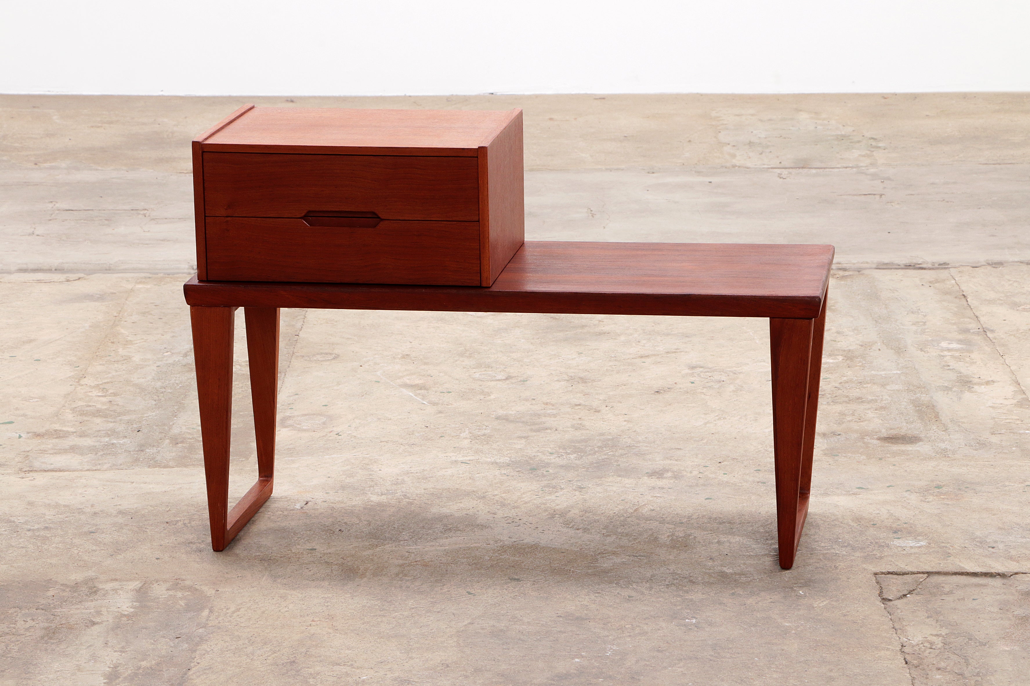 Vintage Kai Kristiansen Telefoonkastje met Tafel gemaakt door Aksel Kjersgaard