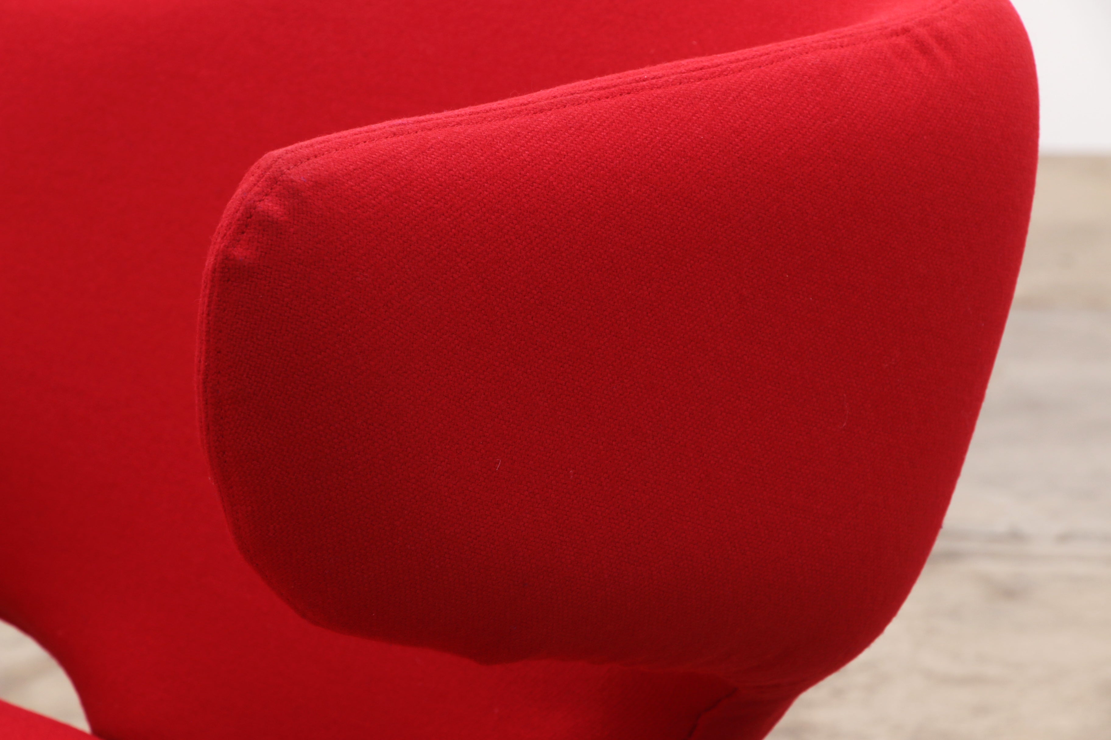 Vintage Tweezits Djinn Sofa van Oliver Mourgue - Een Icoon uit de Jaren '60