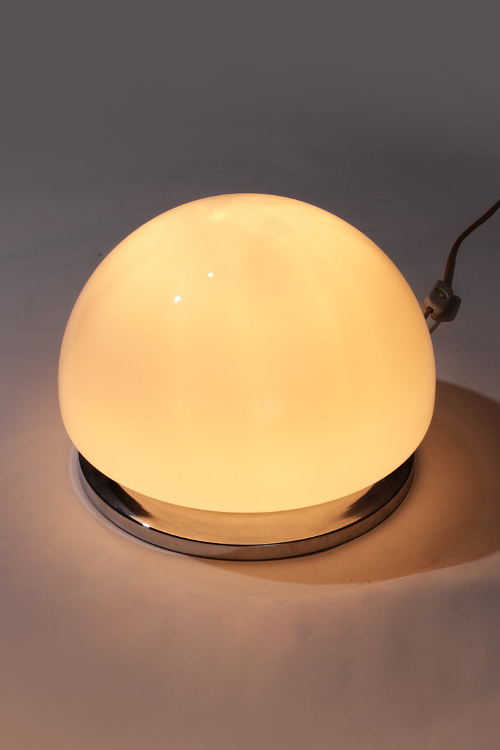 Grote Space age Doria tafellamp met witglas en chromen voet,1960