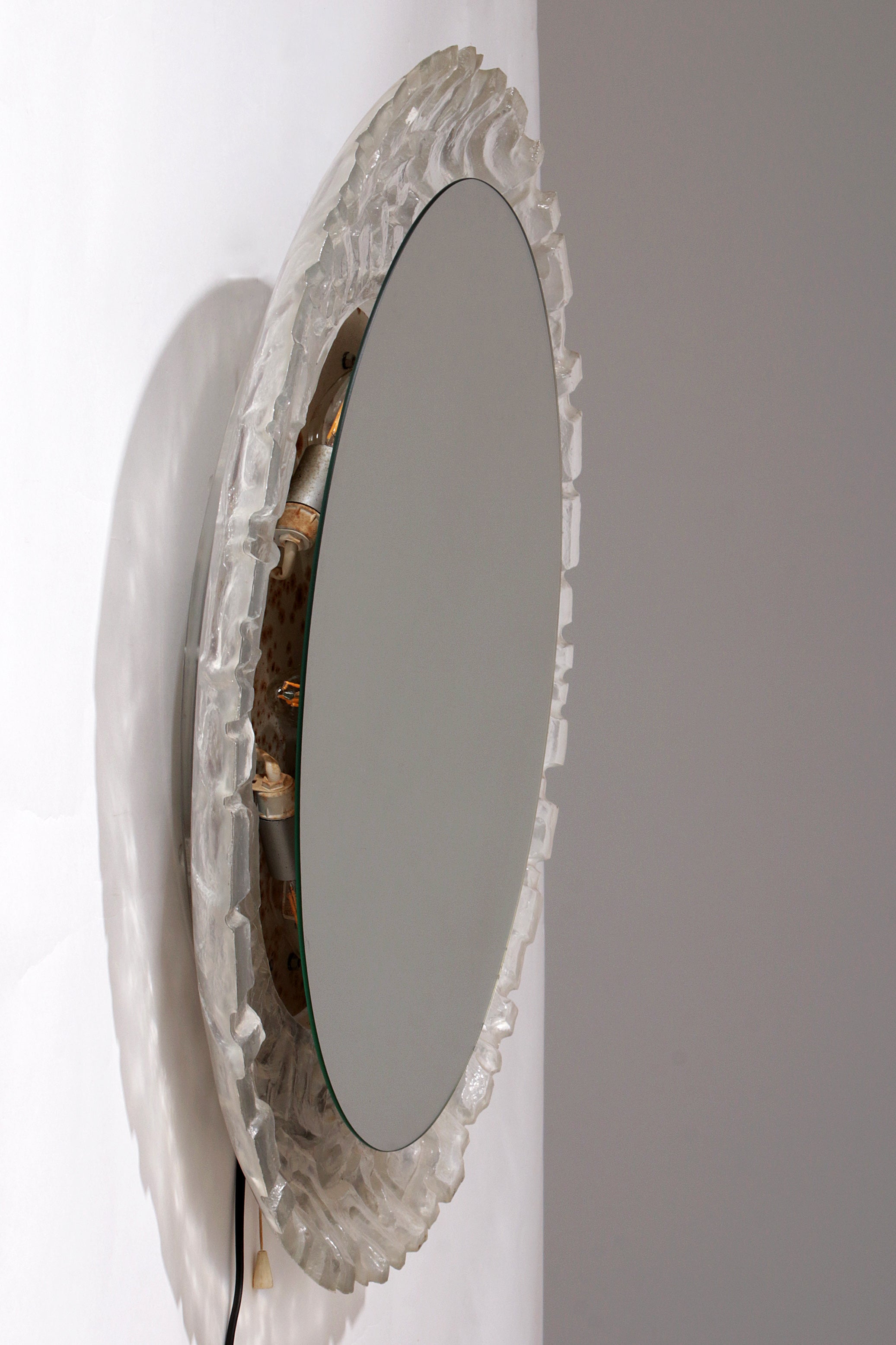 Ovale Badkamer Wandspiegel met Verlichting en Plexiglas Rand - Hillebrand