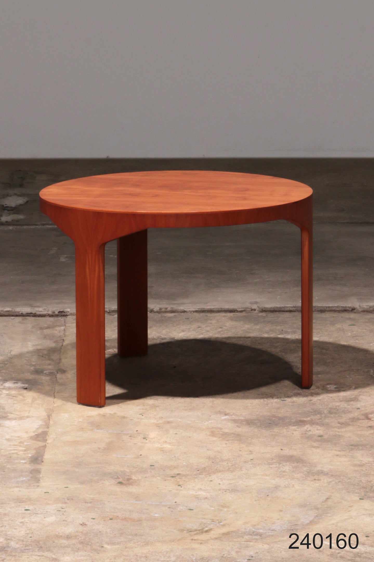 Mooie houten bijzettafel met vintage jaren 70