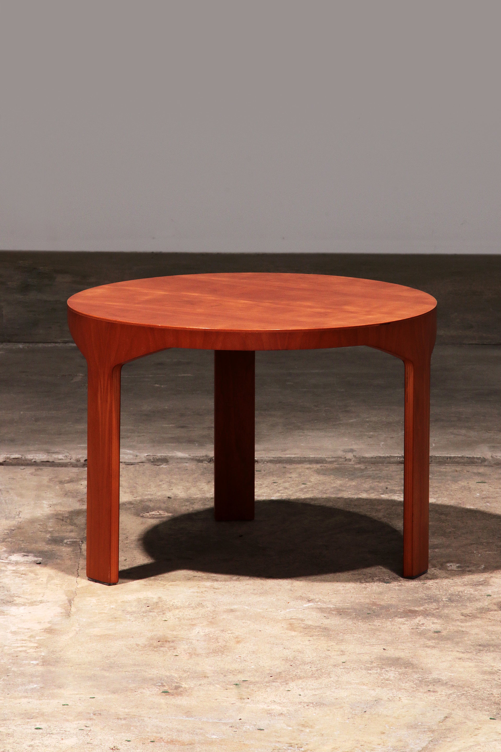 Mooie houten bijzettafel met vintage jaren 70